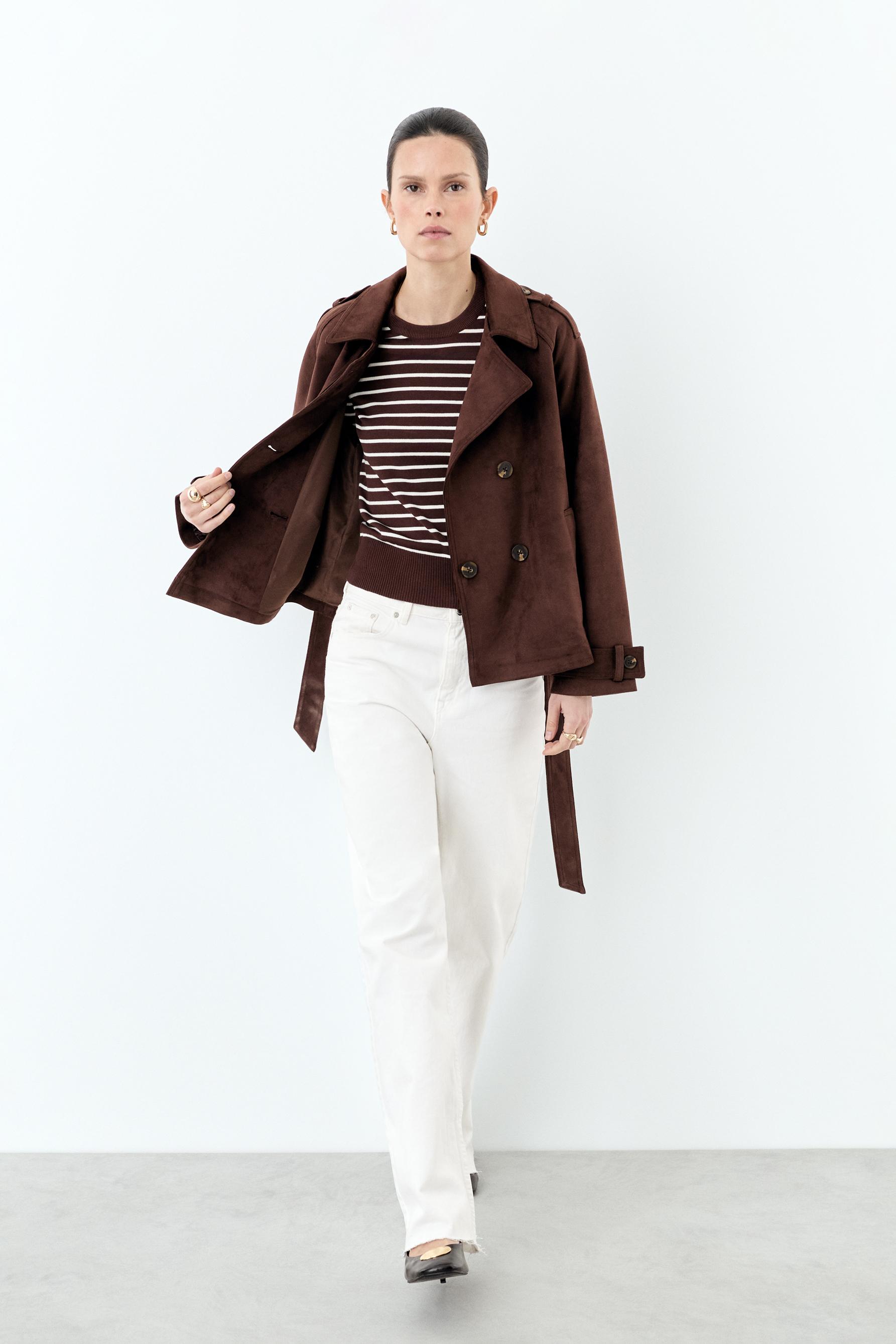 Gabardina corta efecto ante