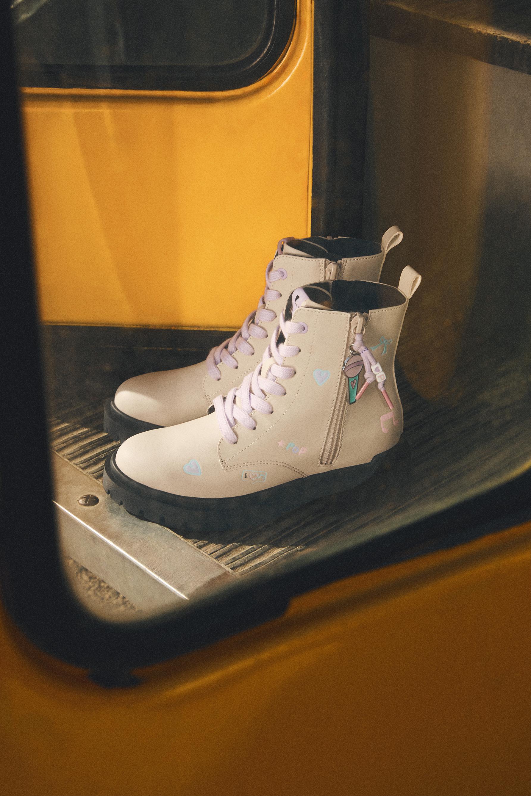 Pop track boots — WHITE