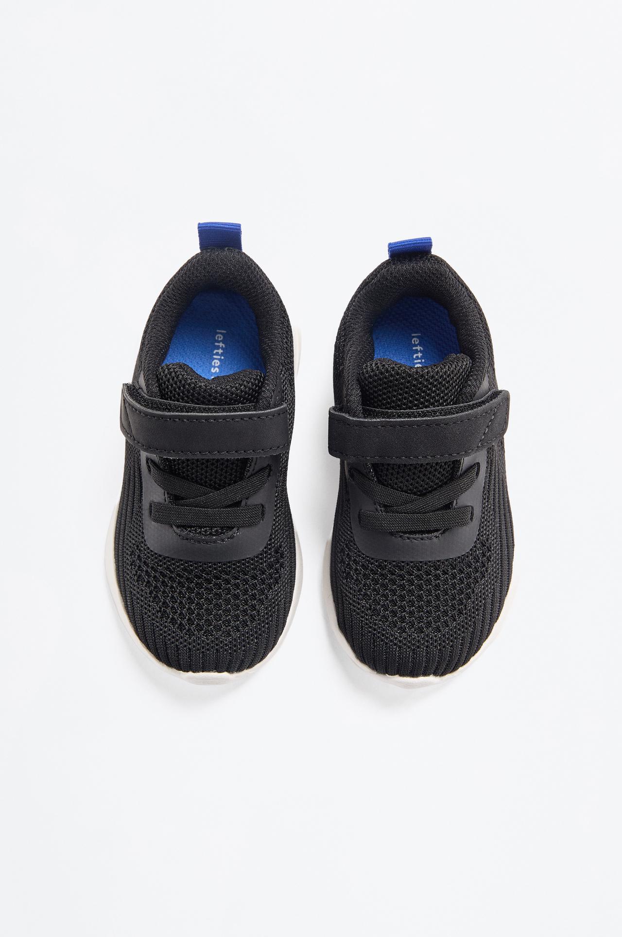 Minimalist sports shoe — BLACK