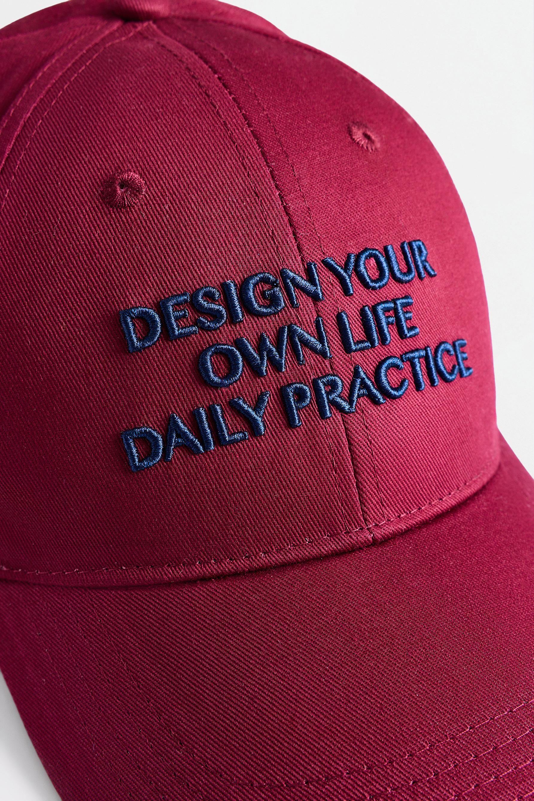 Slogan embroidery cap — BURGUNDY