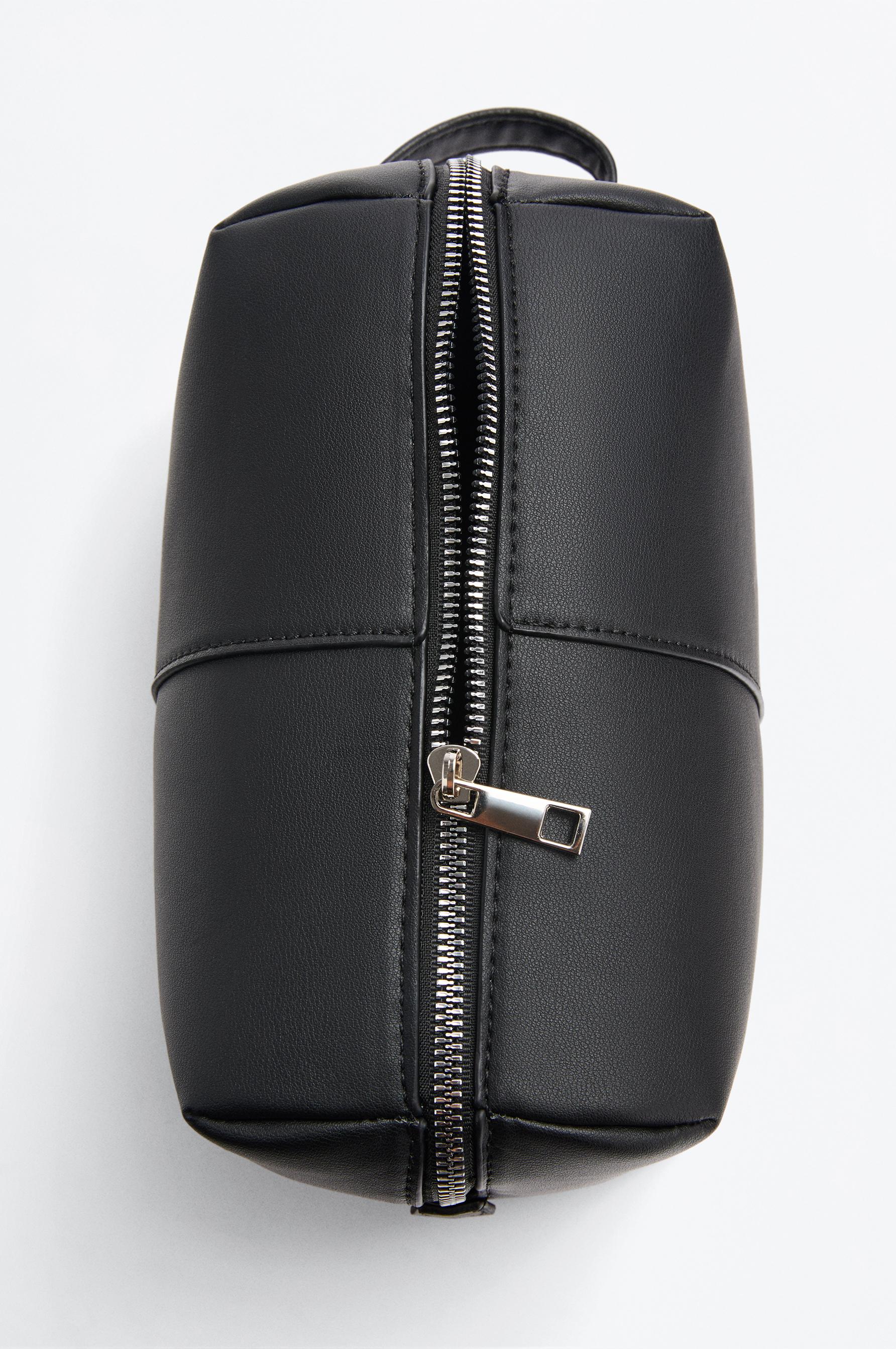 Minimalist toiletry bag — BLACK