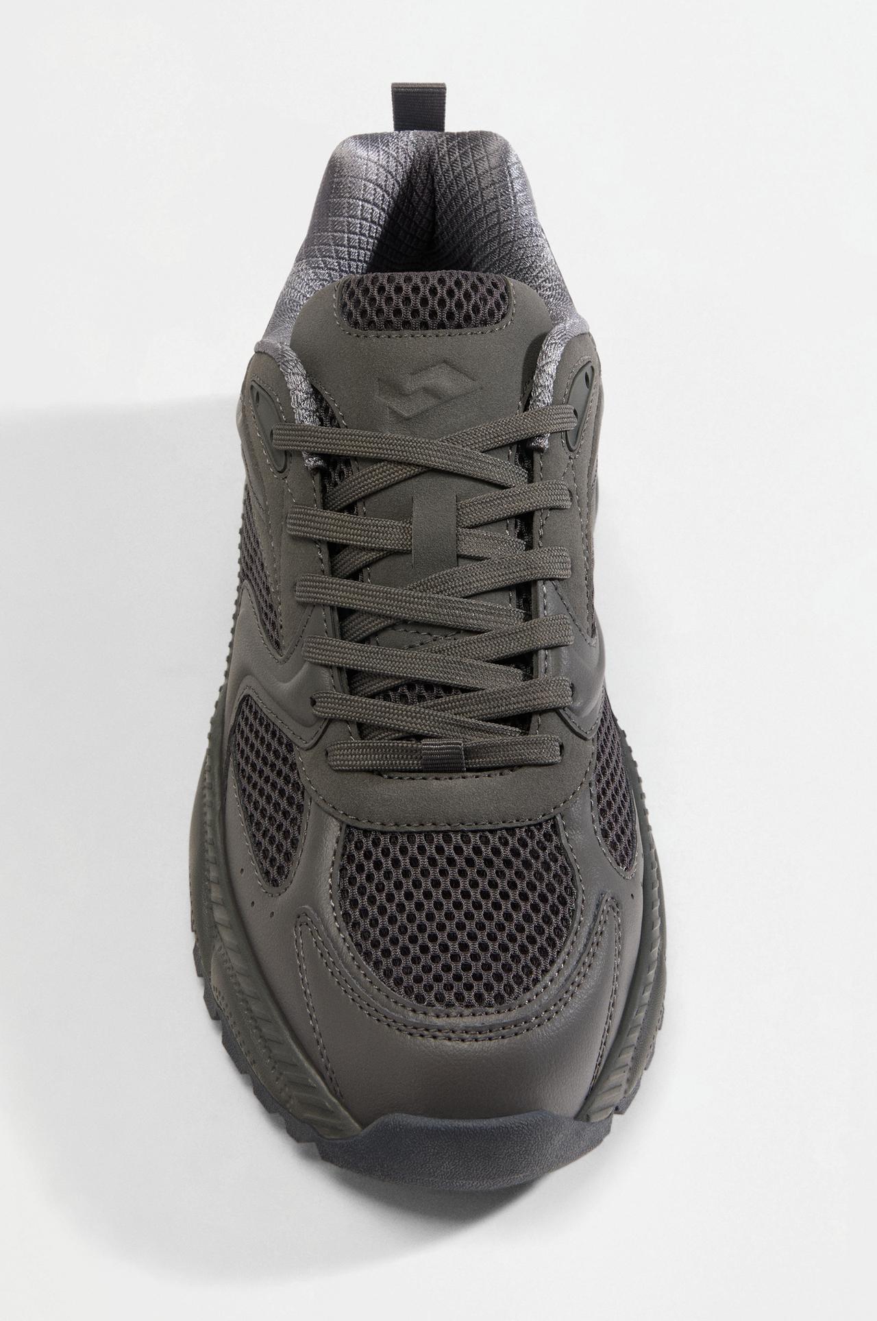 Sneaker keychain — GREY