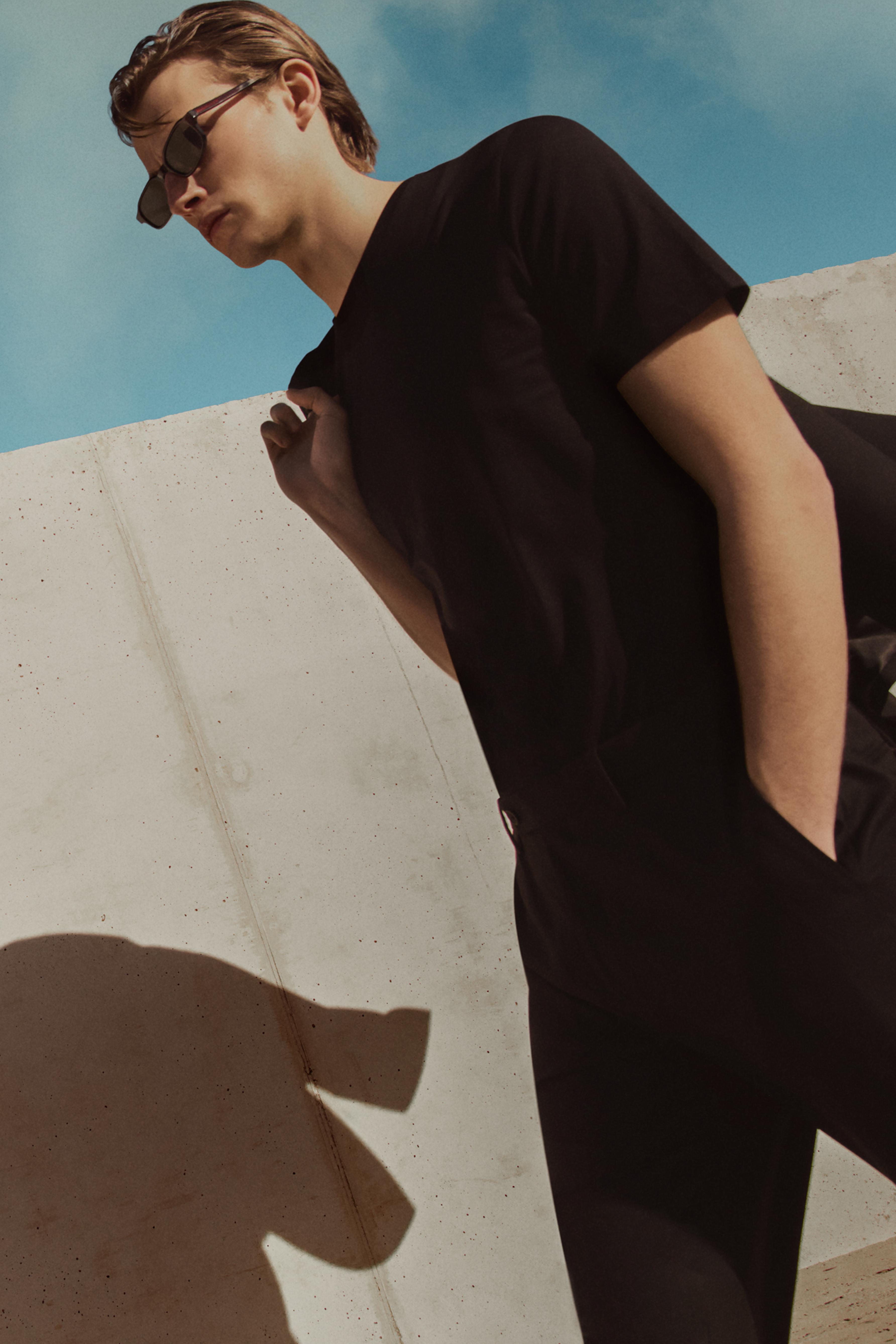 Soft slim fit T-shirt — BLACK