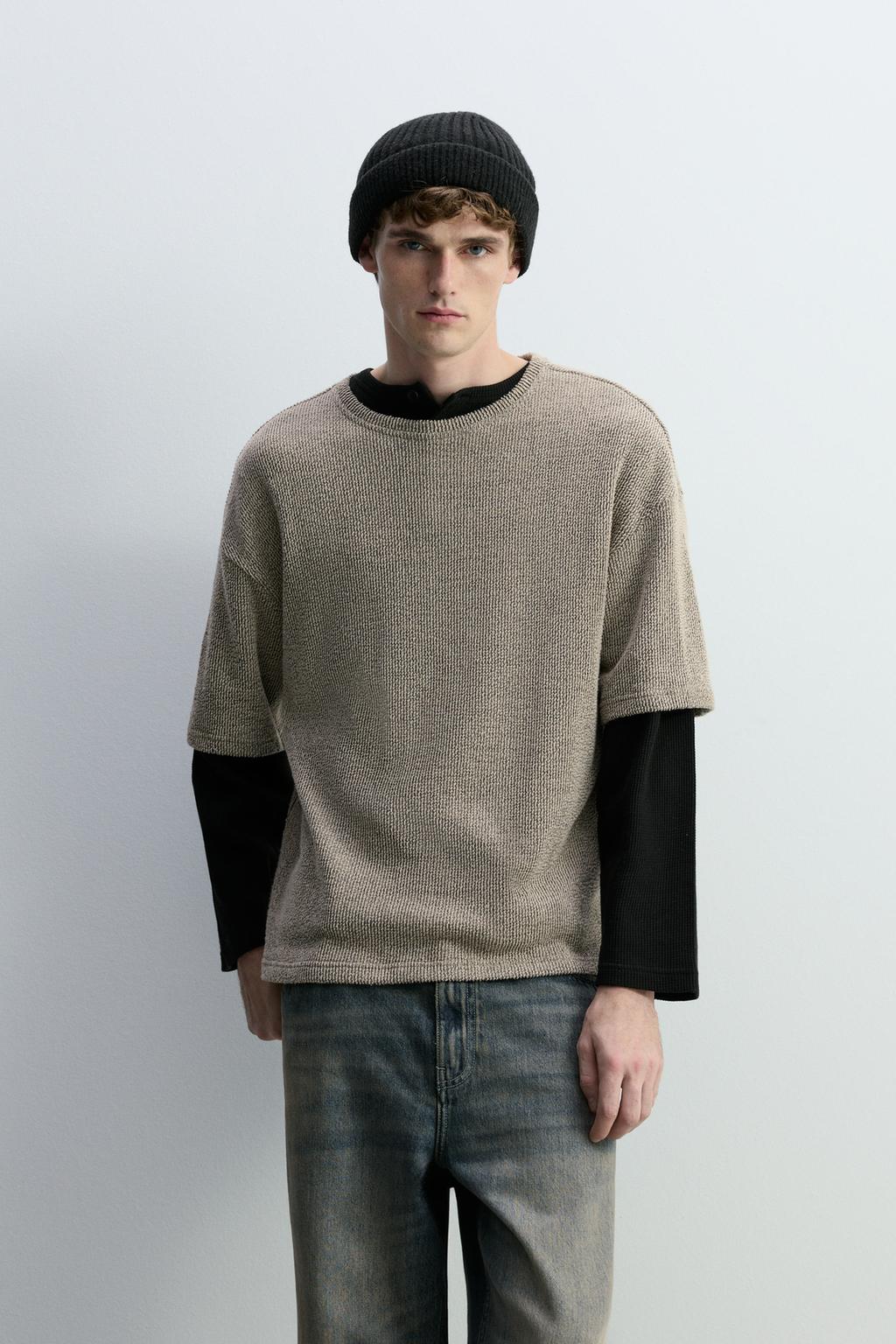 Textured T-shirt with embroidery