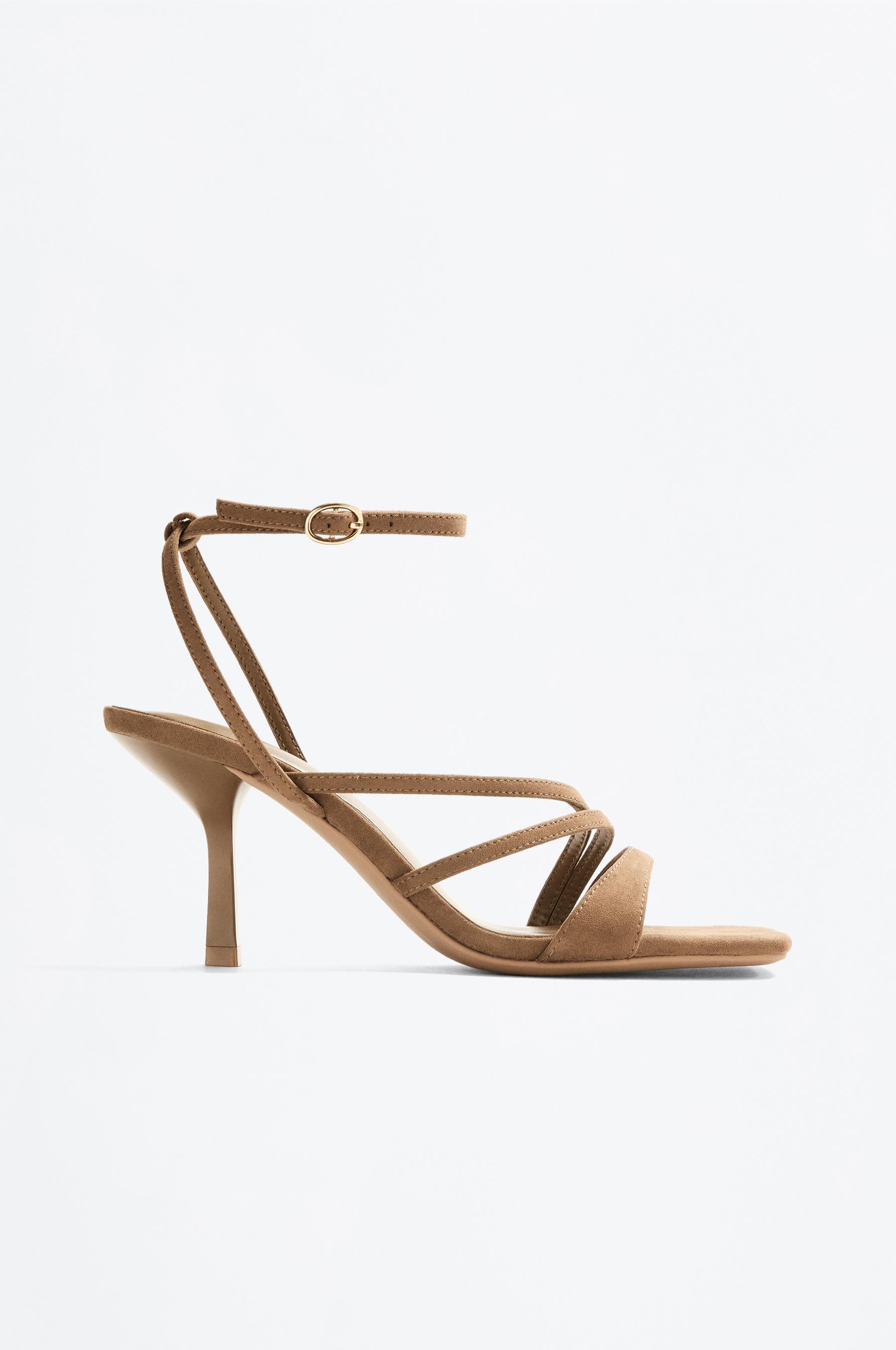 Sandalia tacón multitira