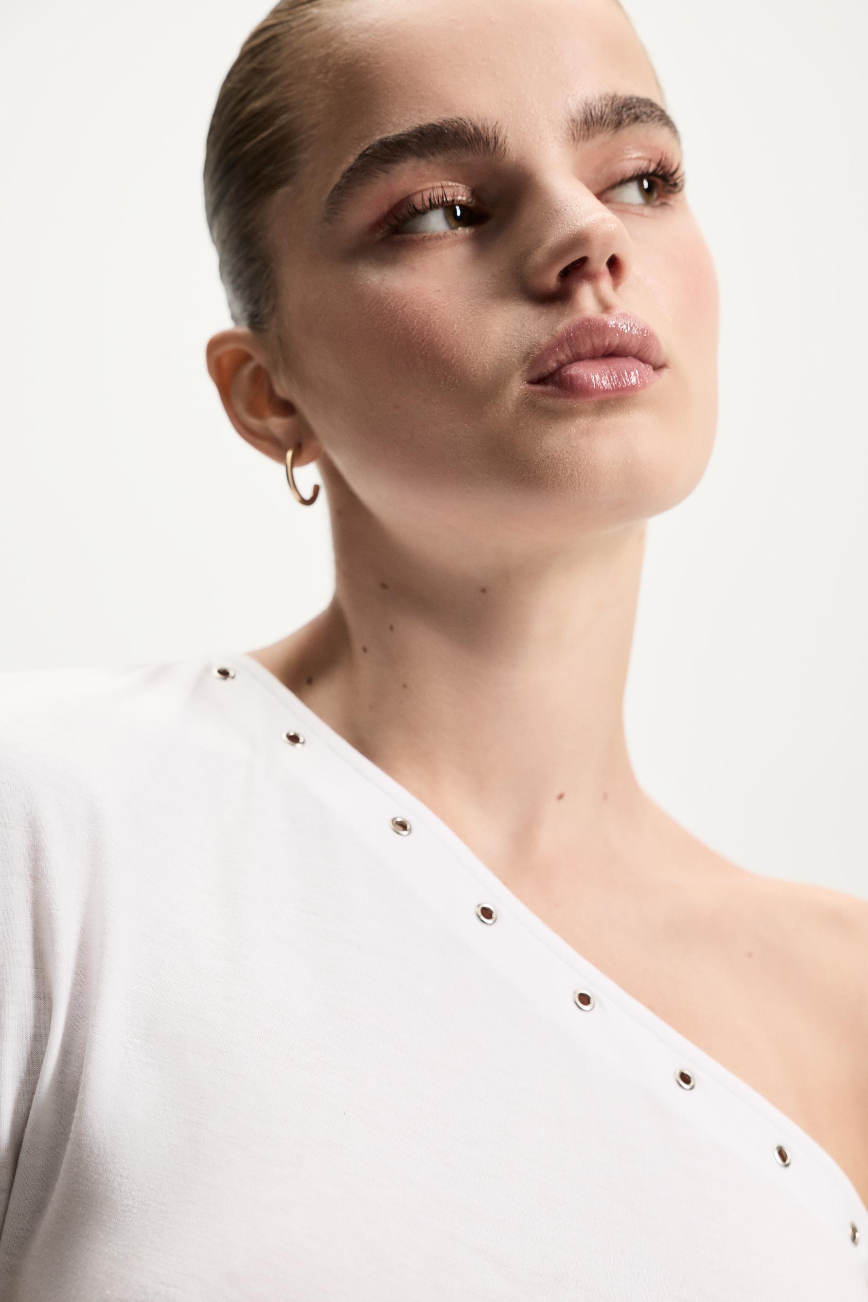 Asymmetric grommet top — OFF WHITE