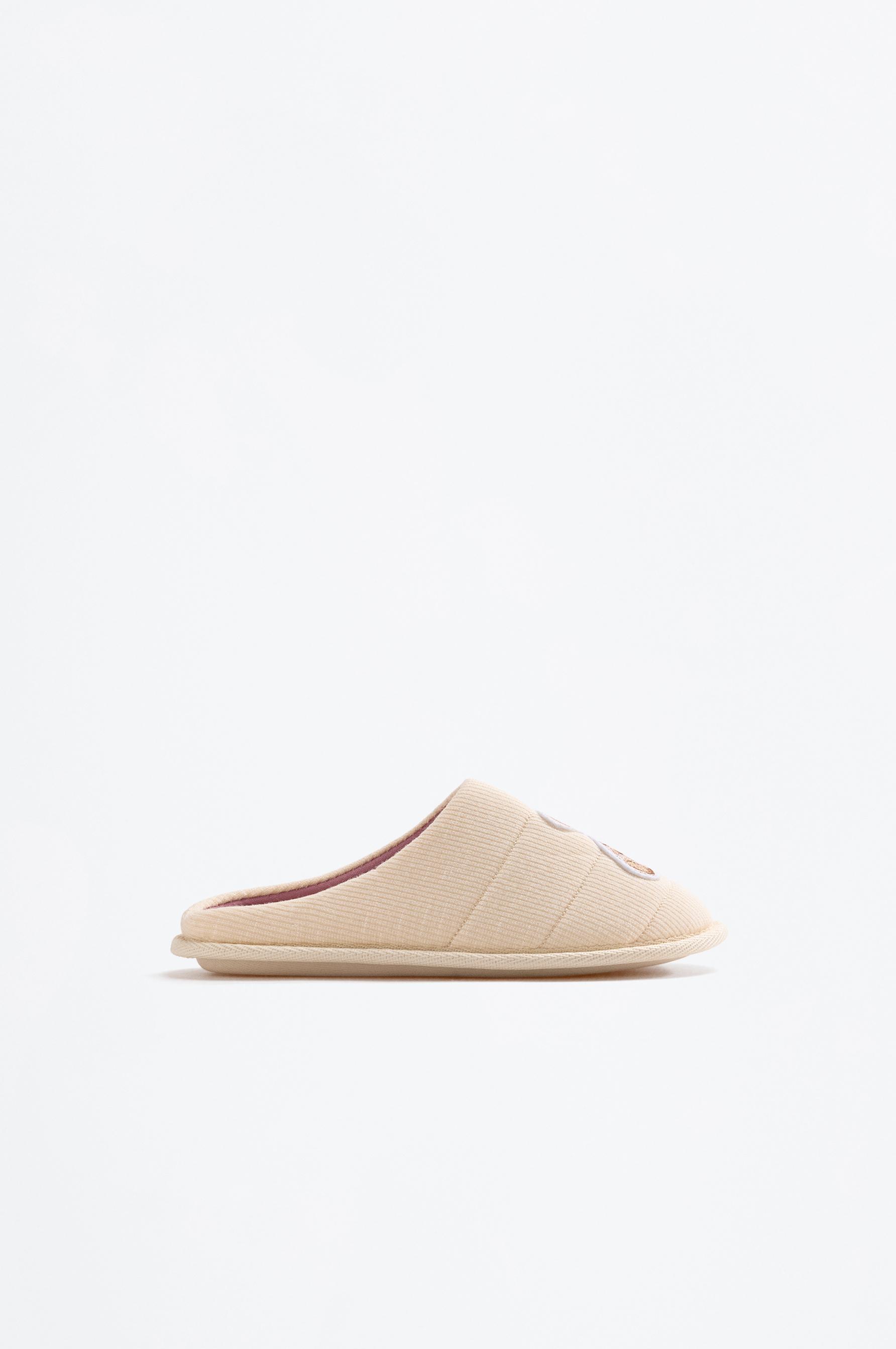 Zapatilla de casa detalle oso