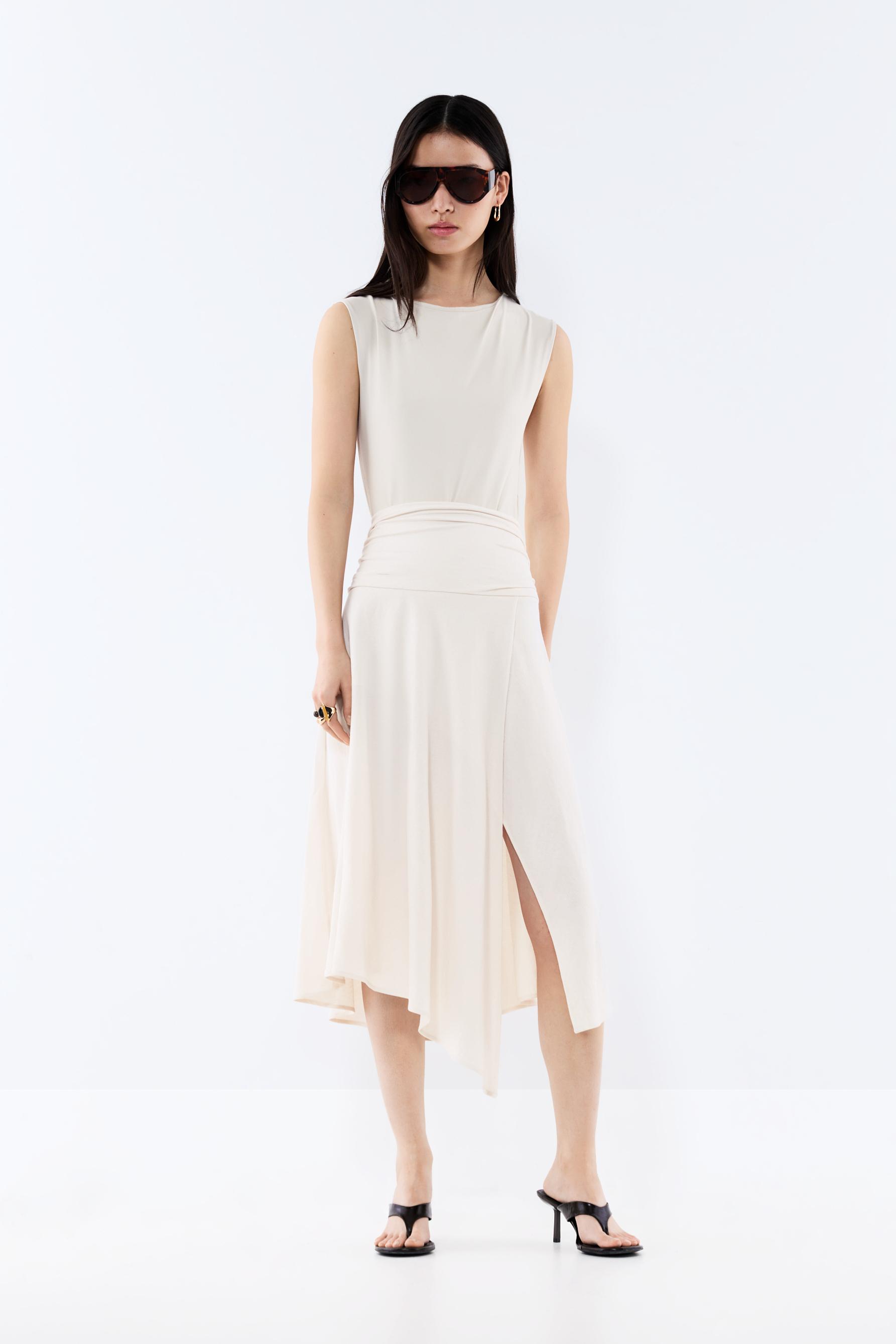 Falda midi asimétrica