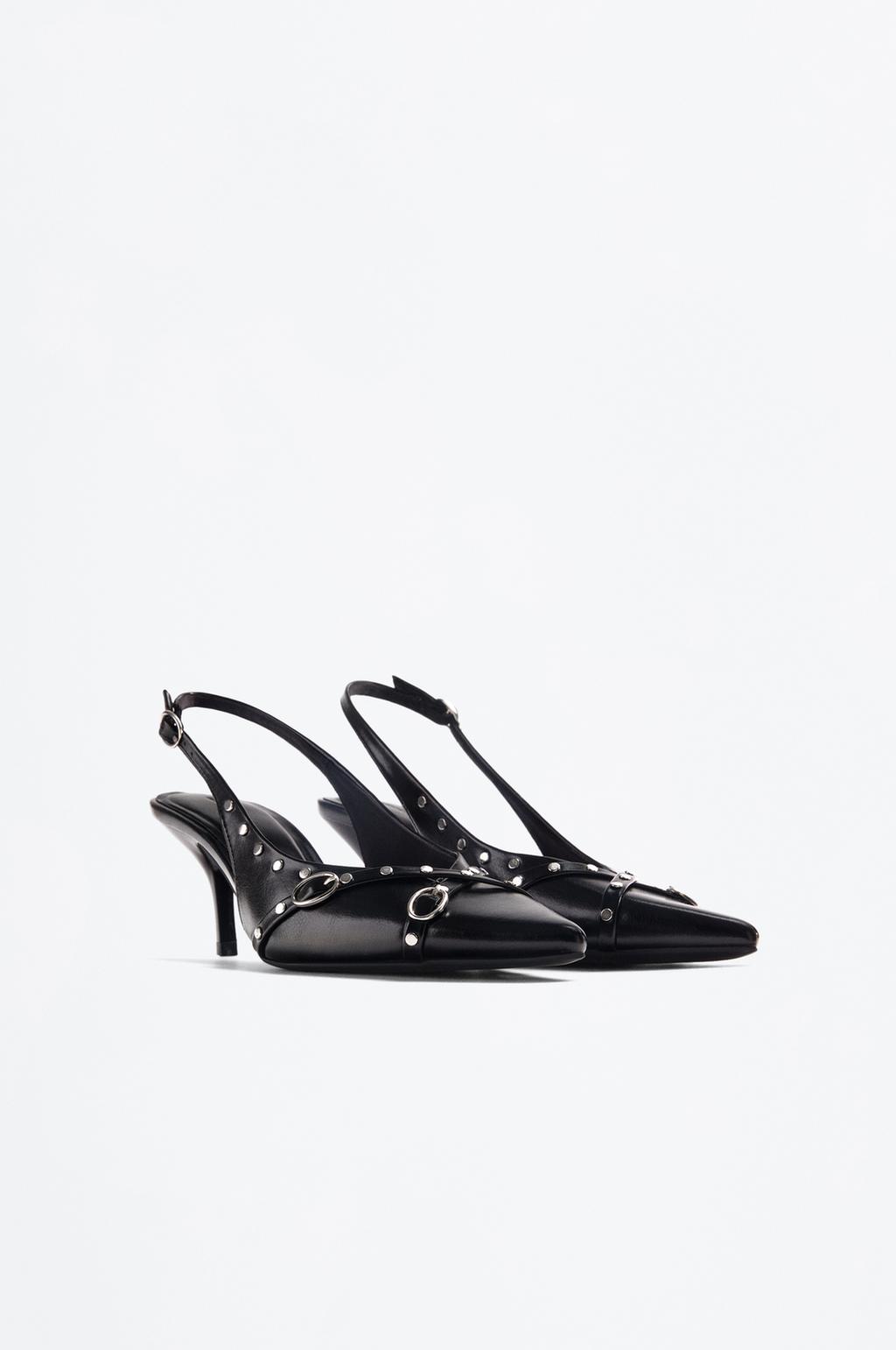 Zapato tacón tachas