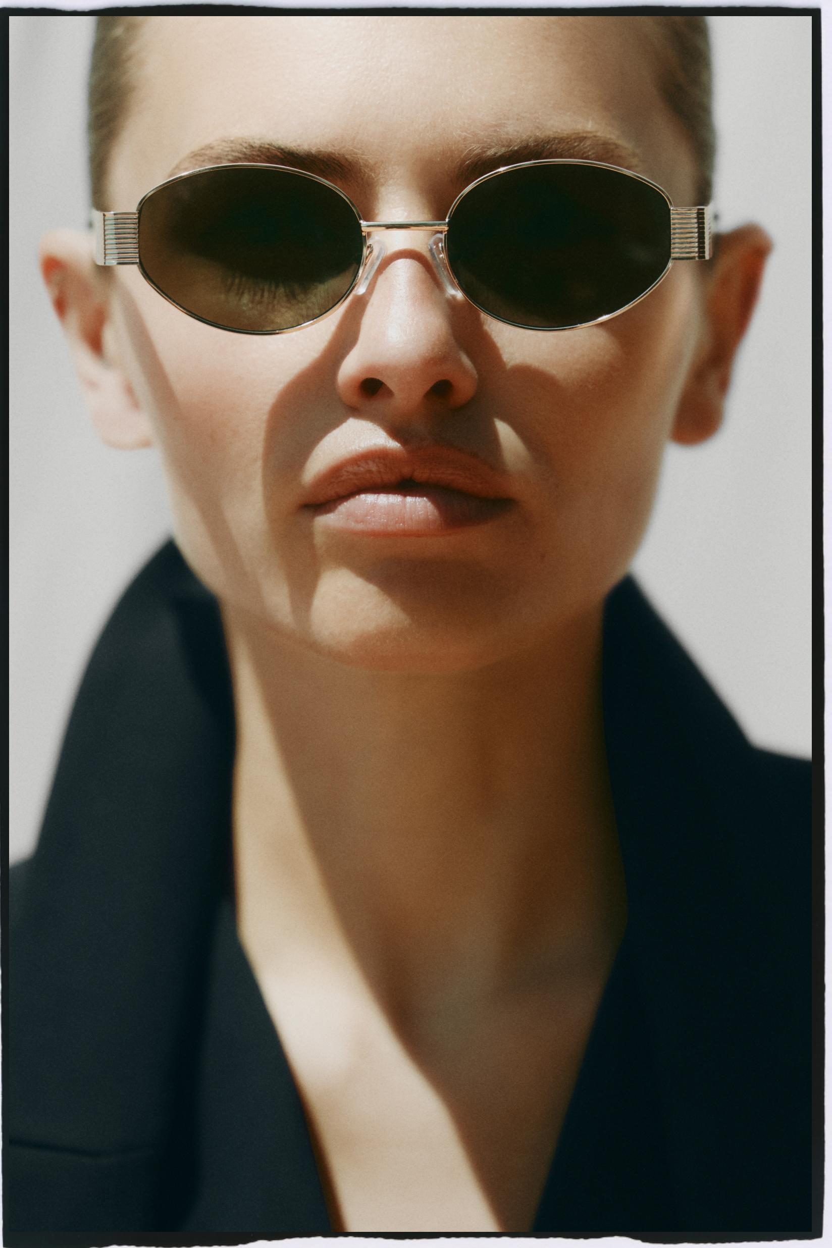 Oval metallic sunglasses — GOLD