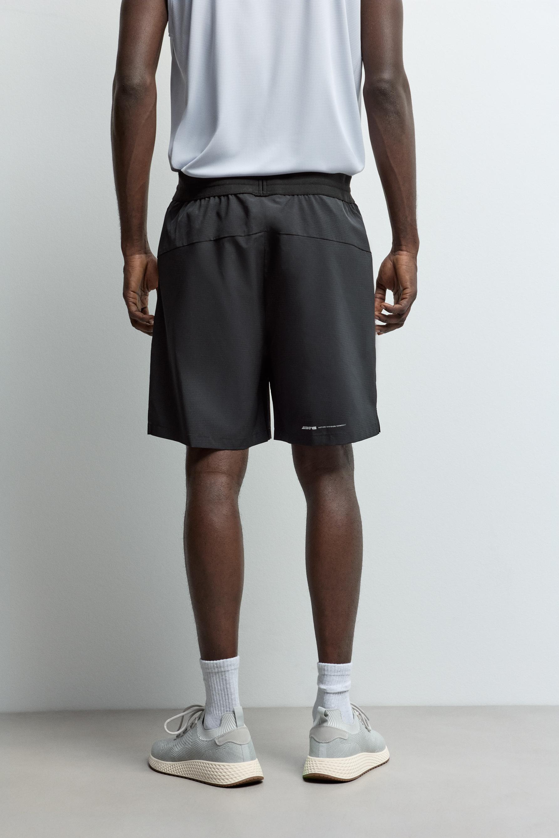 Bermuda sports shorts — BLACK