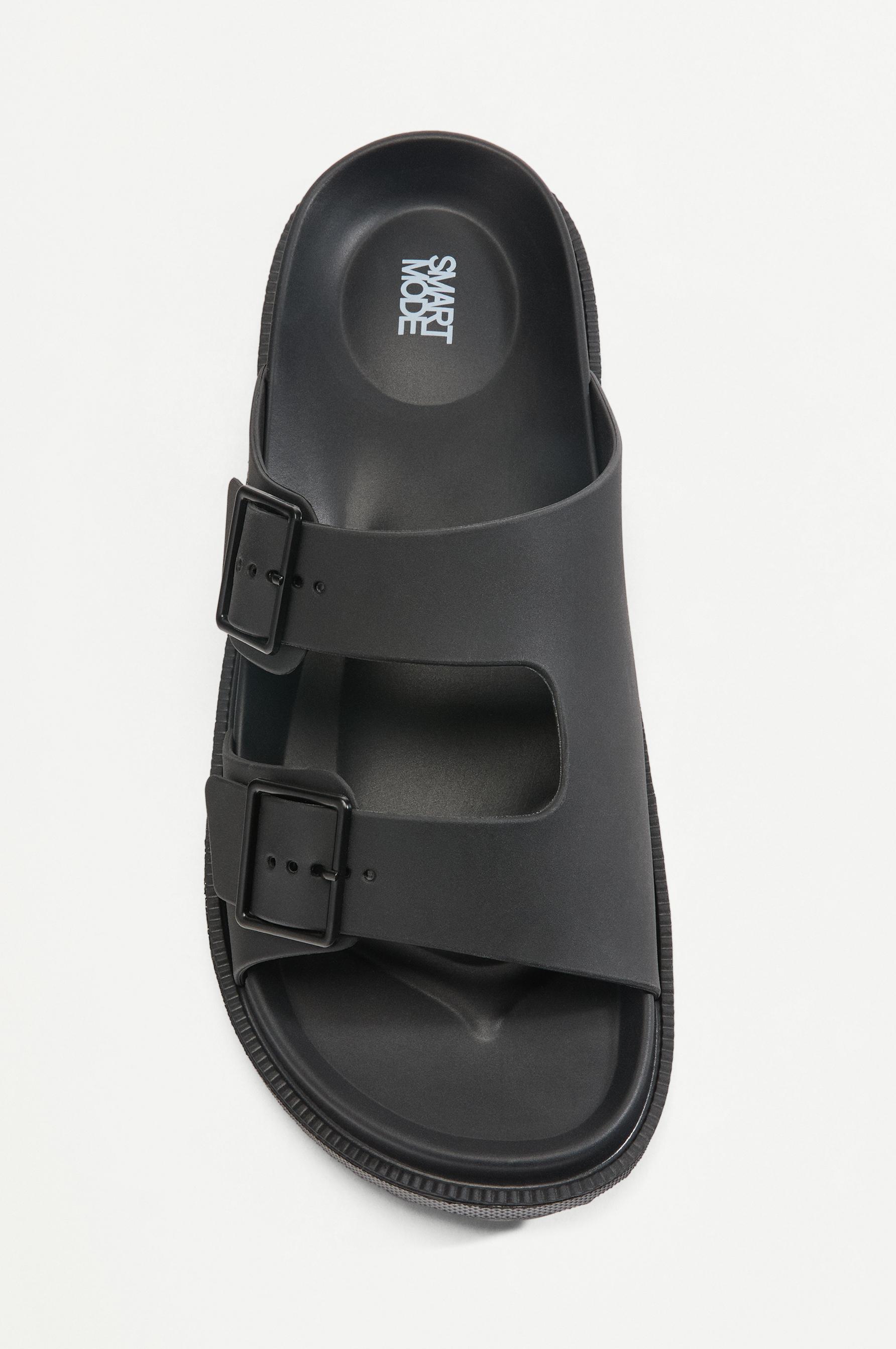 Comfort buckle sandals — BLACK