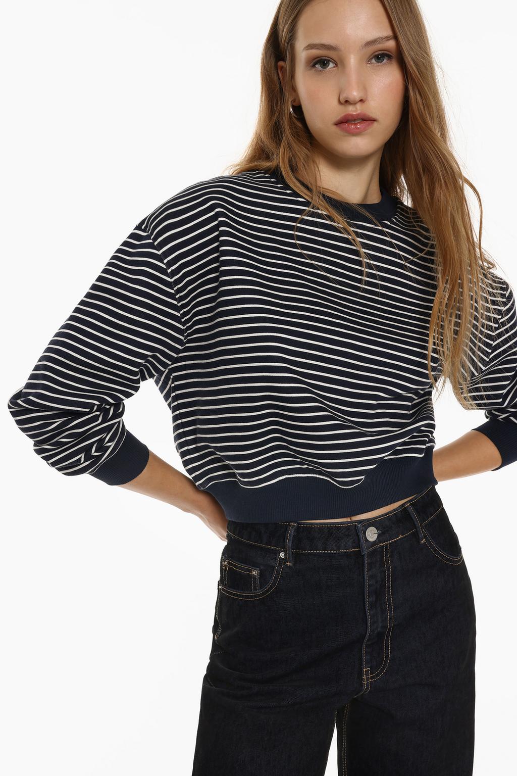 Cropped and striped sweatshirt