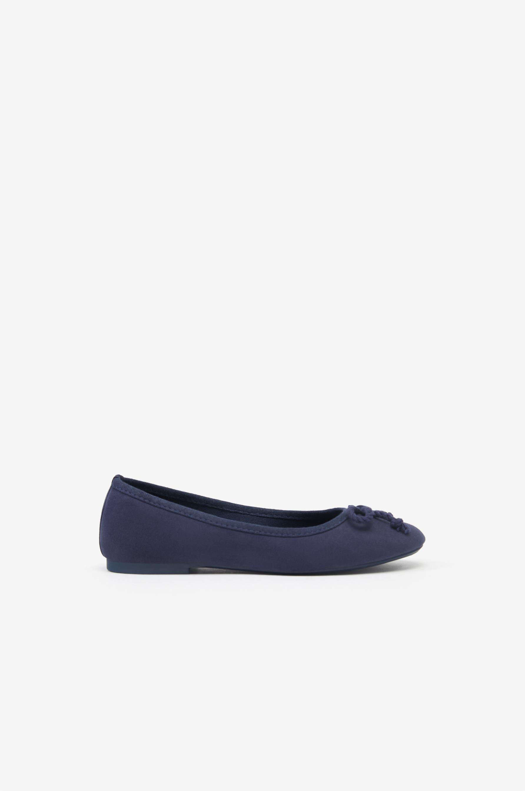 Navy blue flat dress shoes deals