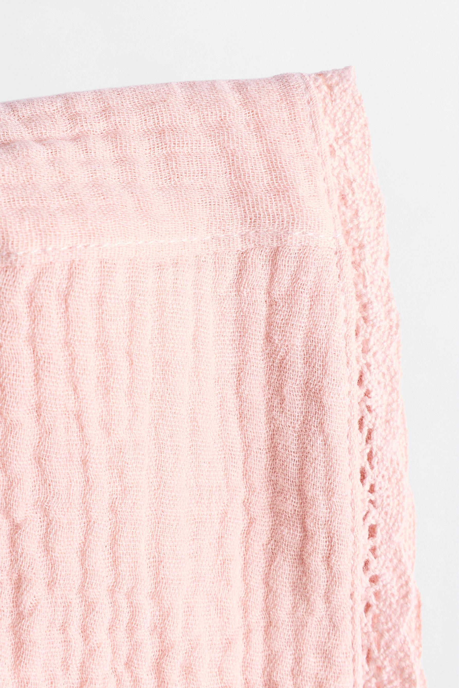 Textured lace bonnet — ROSE PINK
