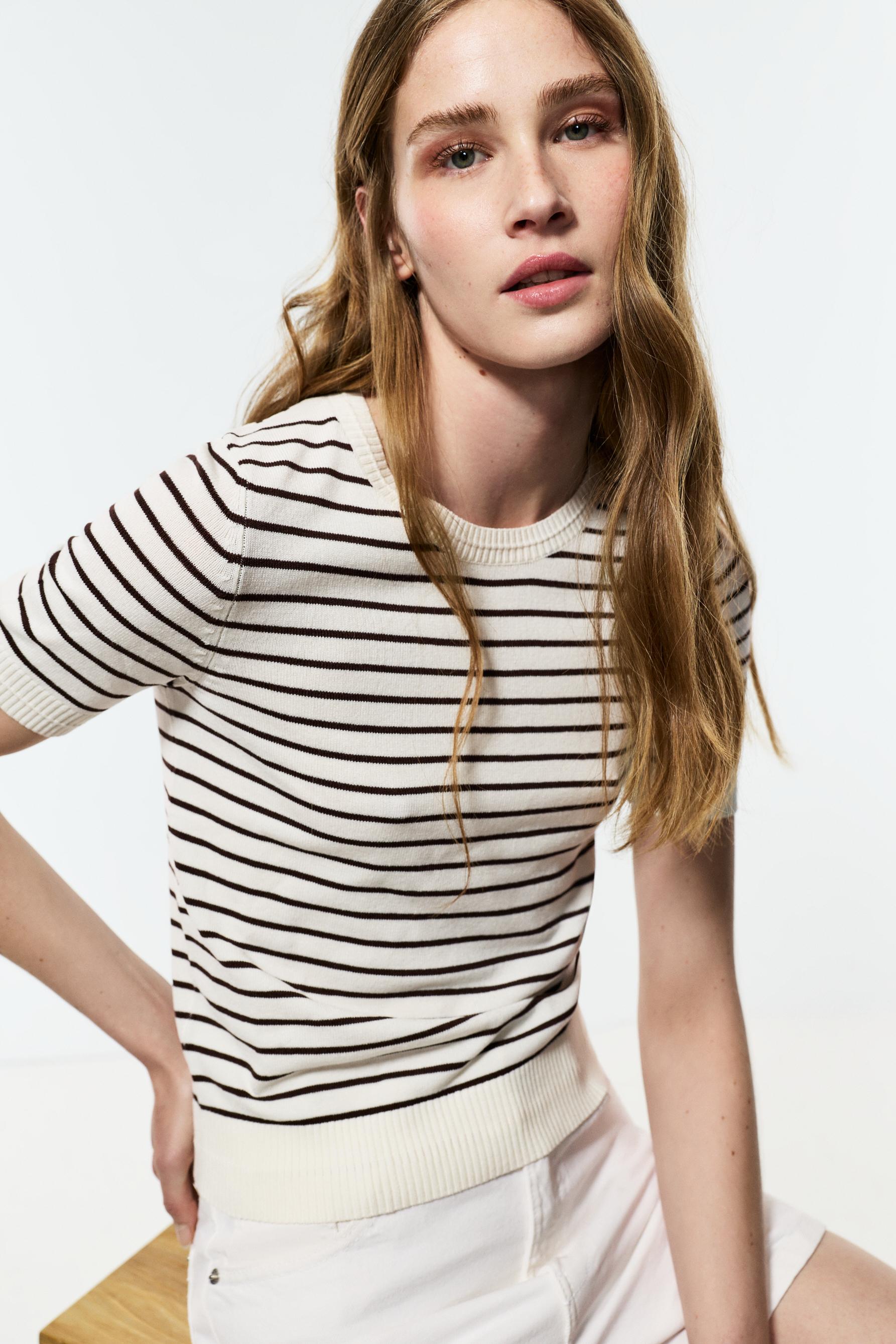 Basic knit top - Short Sleeve T-shirts - T-shirts - CLOTHING