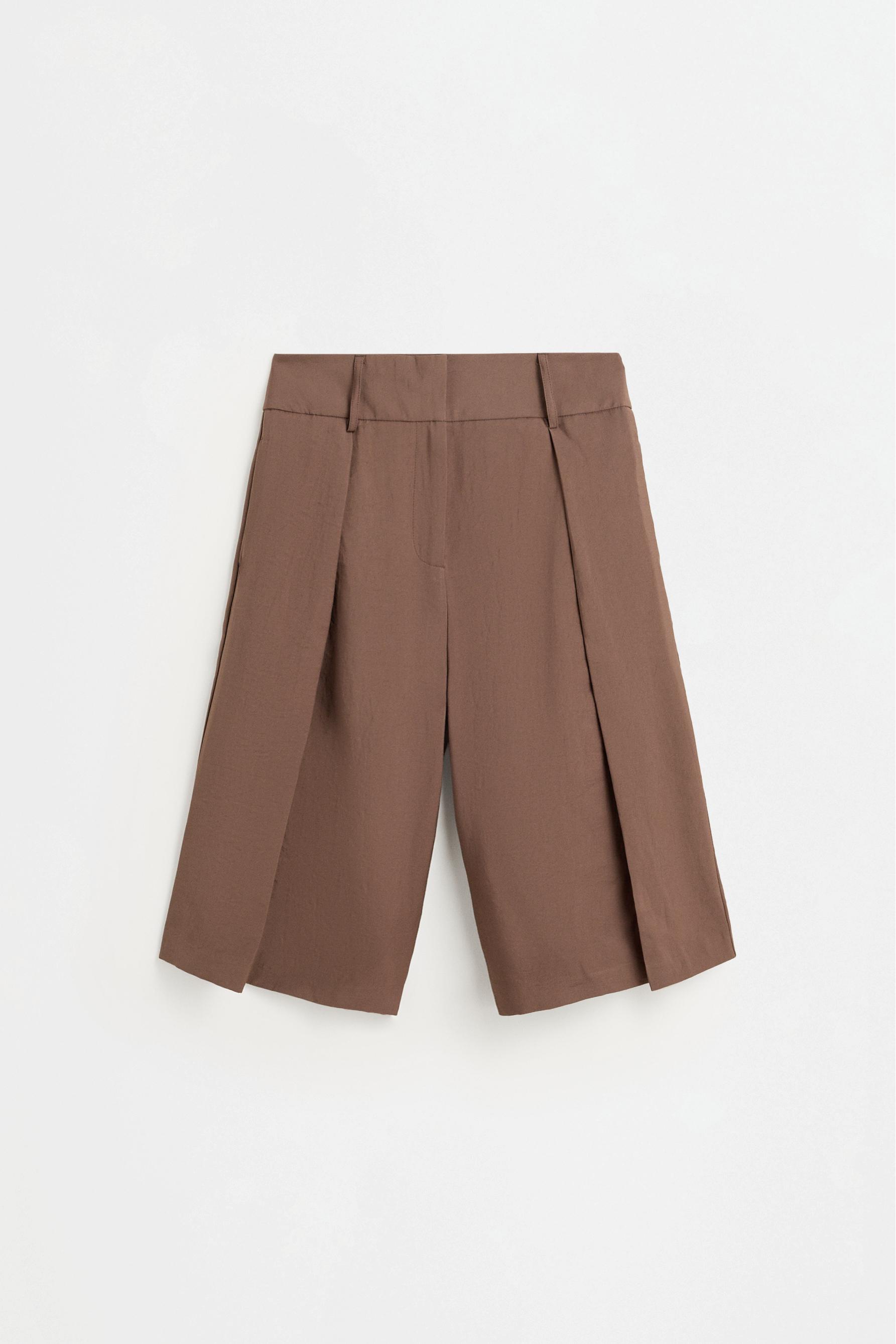 Pleated Bermuda shorts — PALE BROWN