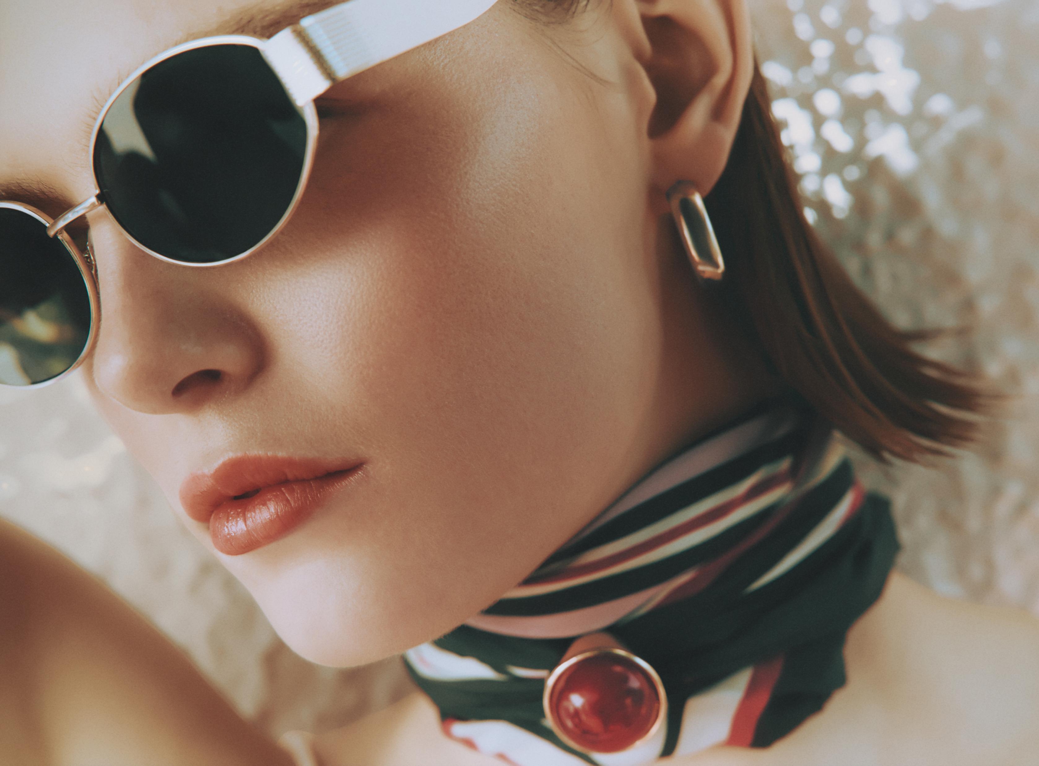 Oval metallic sunglasses — GOLD