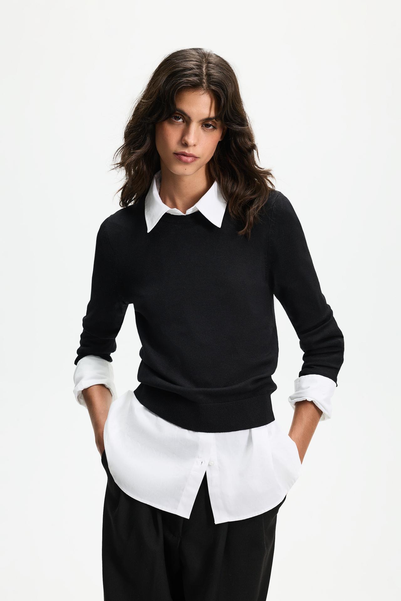 Basic gold button sweater — BLACK