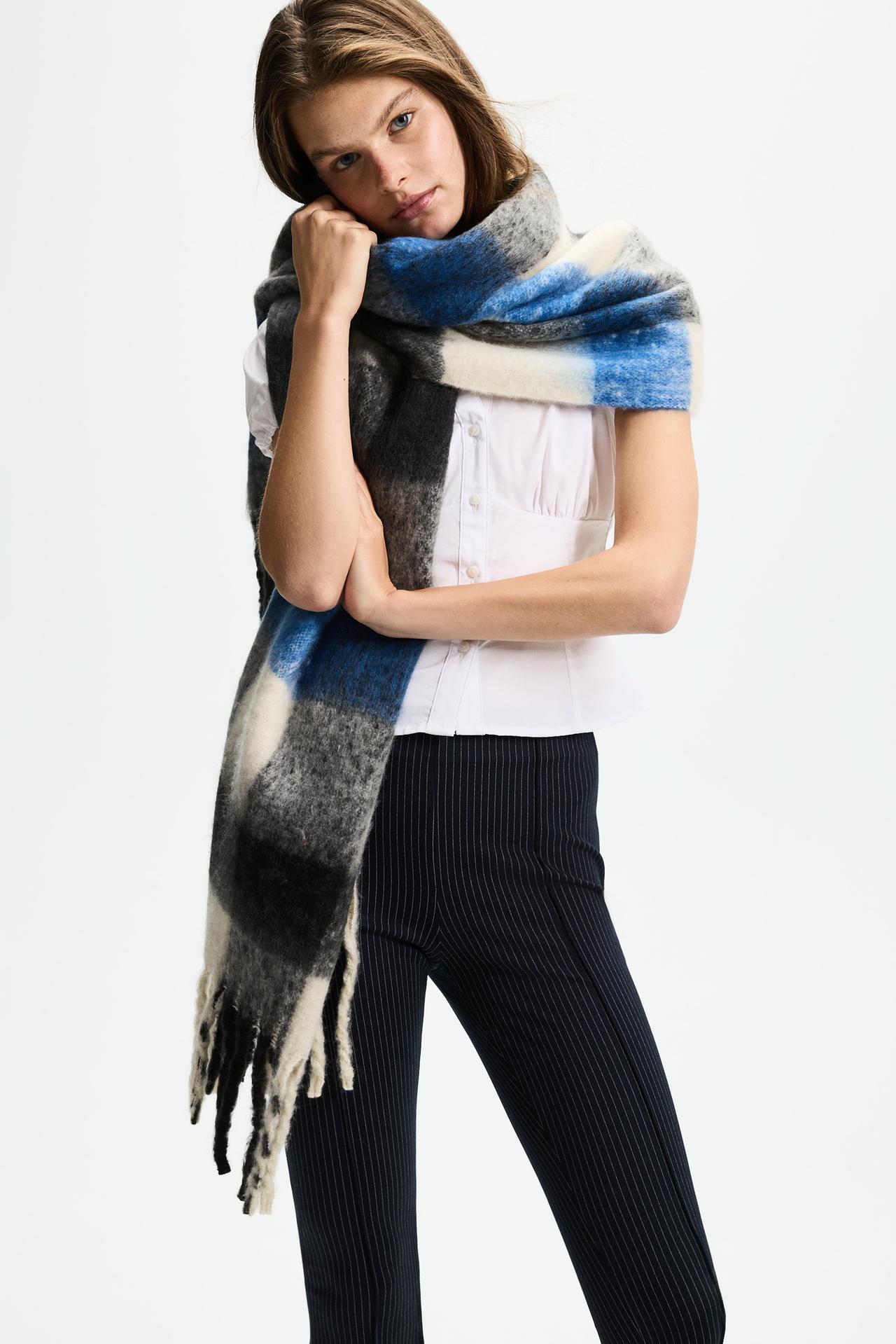 Check scarf — BLUE