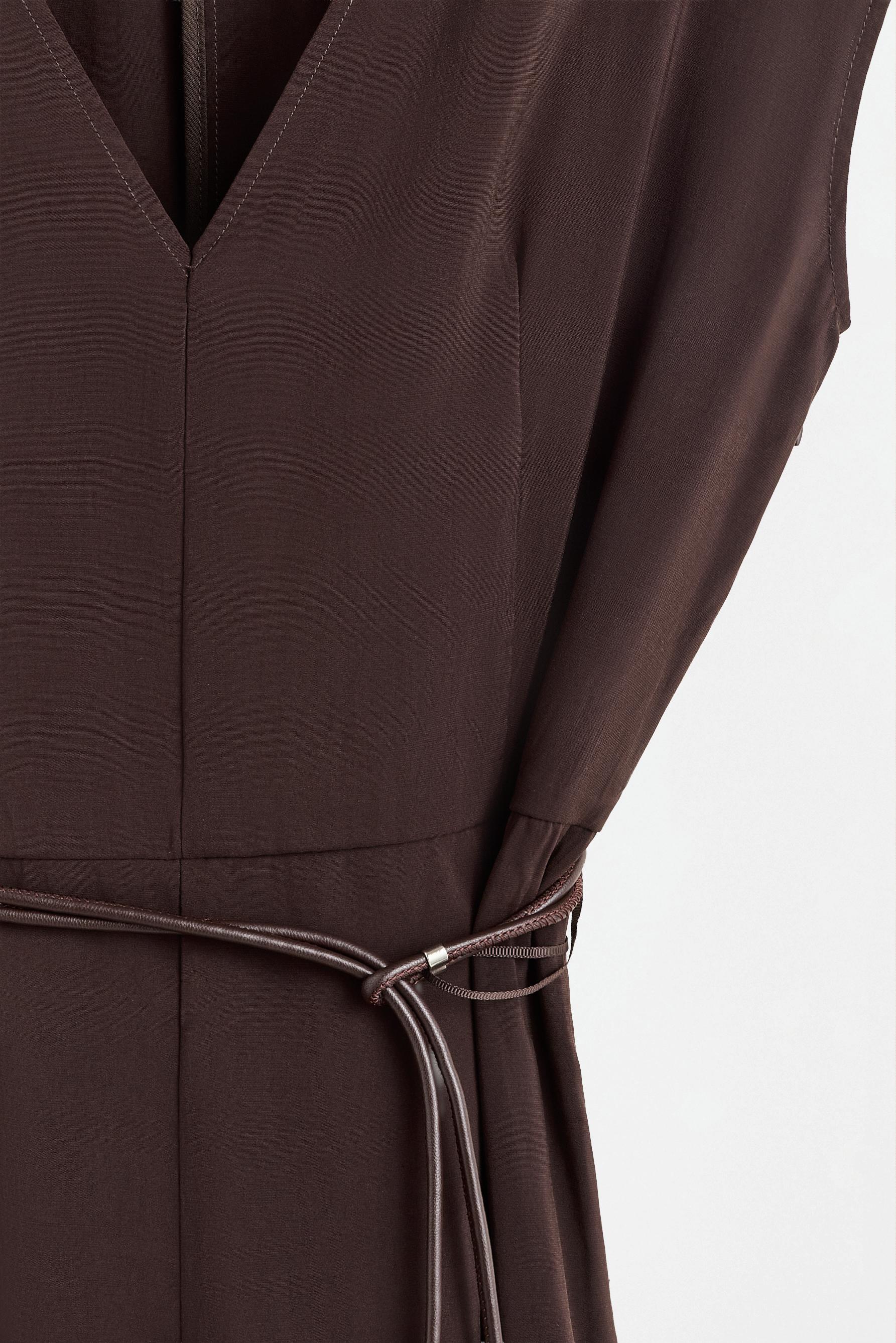 Midi dress with belt — BROWN