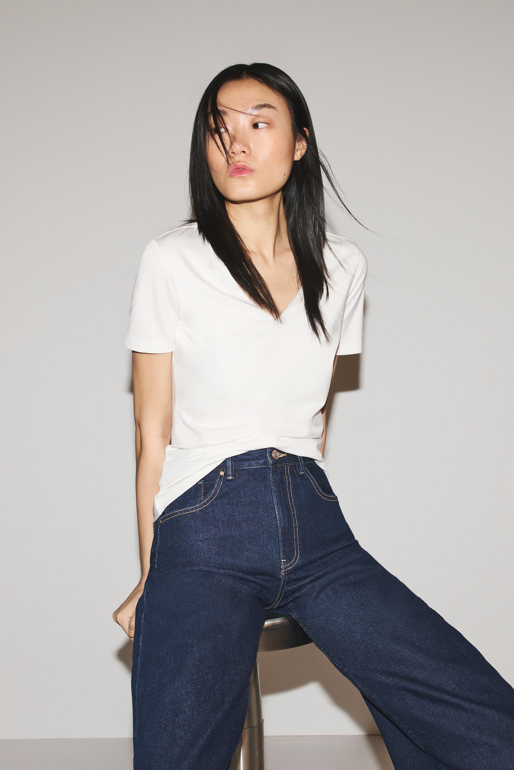 V-neck T-shirt — WHITE