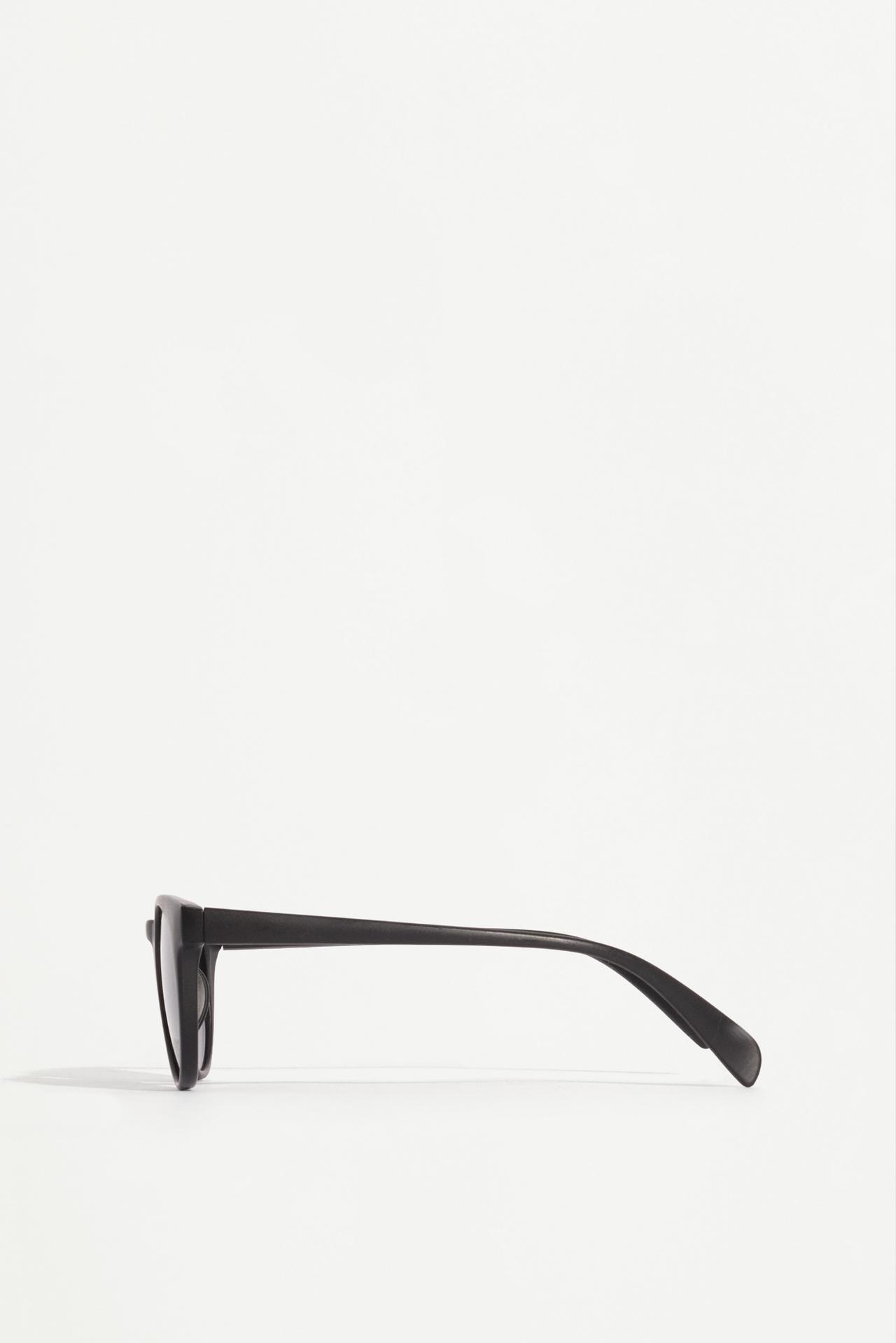 Round sunglasses — BLACK