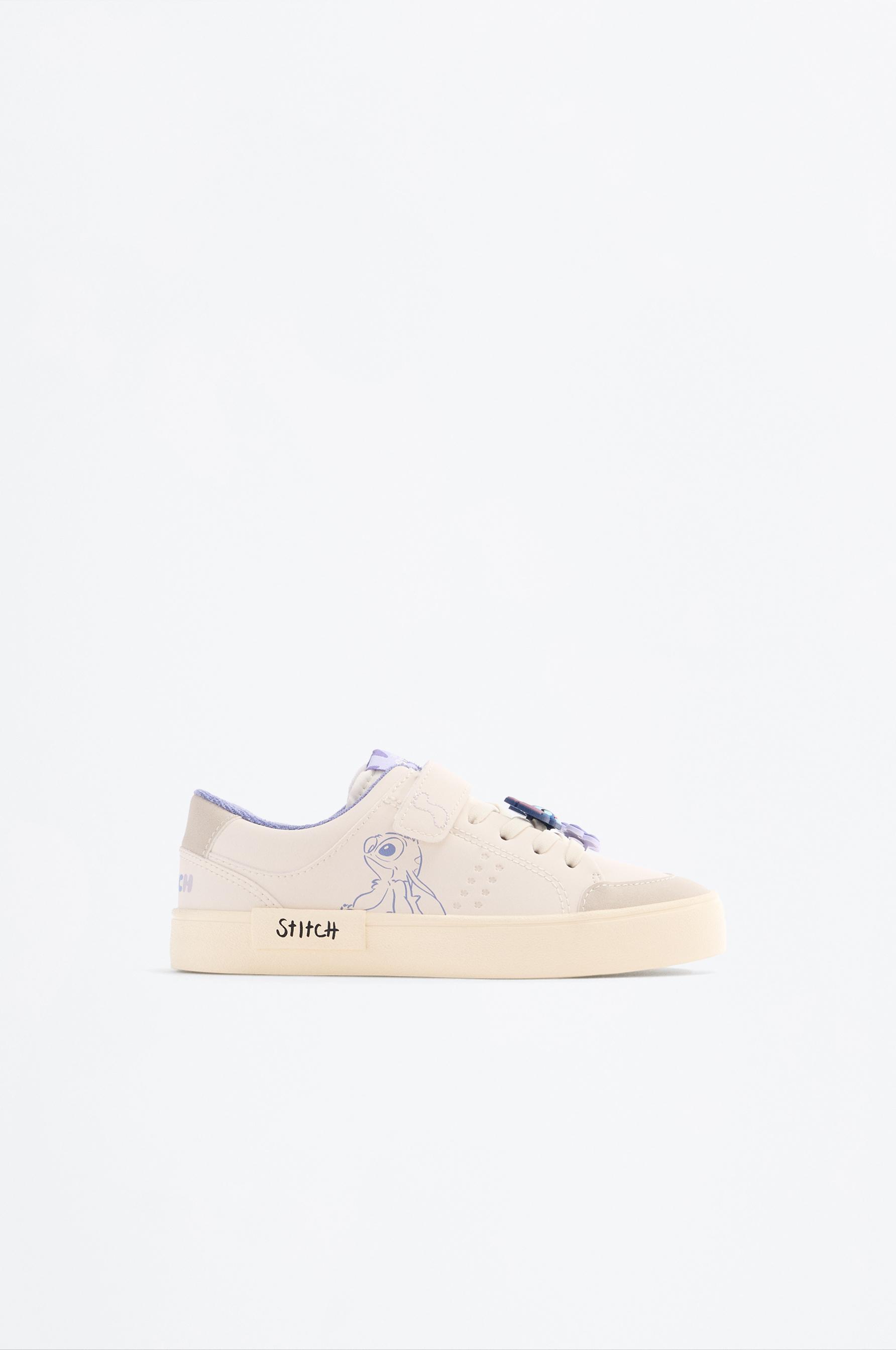 Zapatilla Stitch ©Disney detalles en relieve