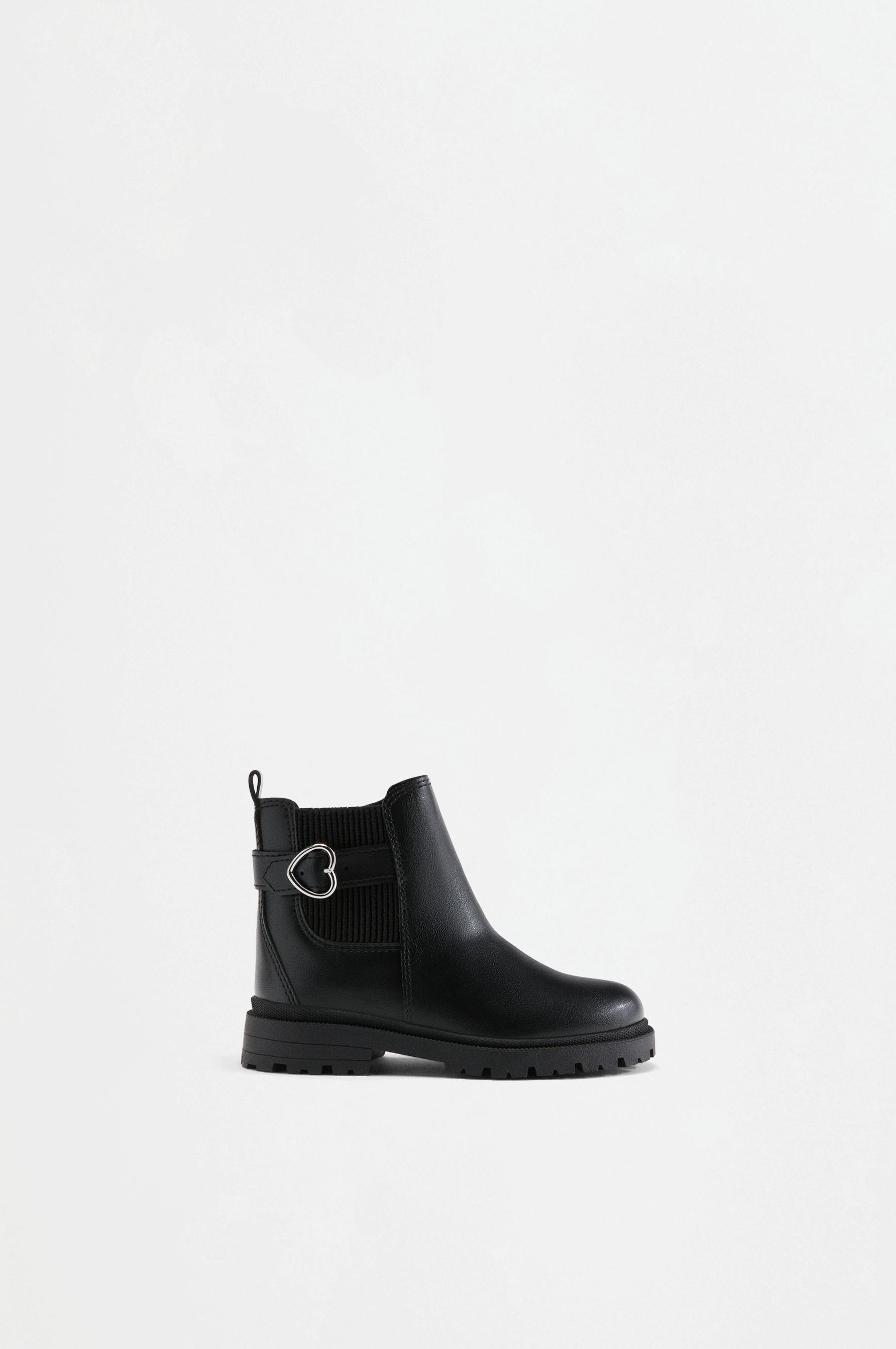 Bota chelsea hebilla corazón