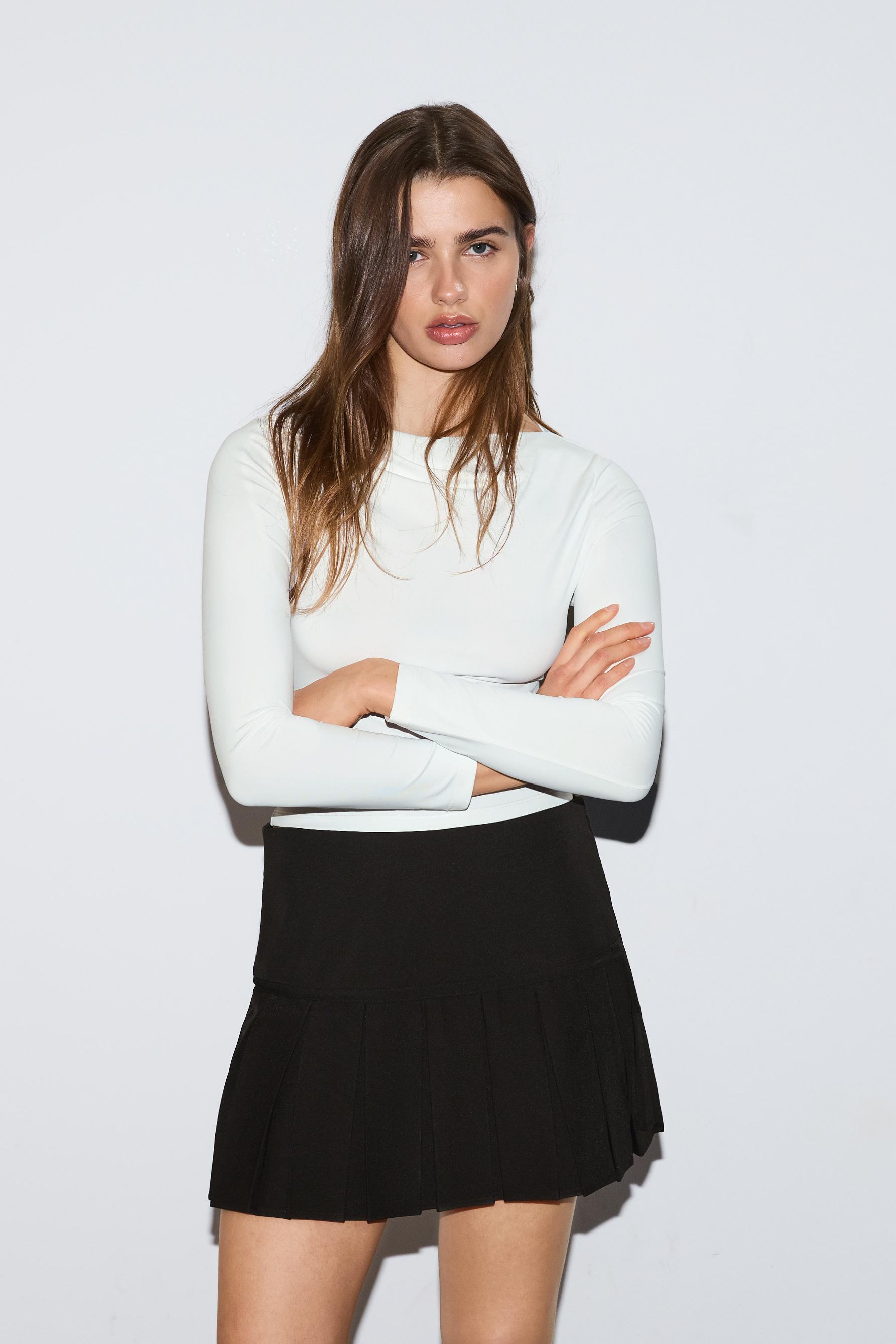 Camiseta poliamida cuello asimétrico