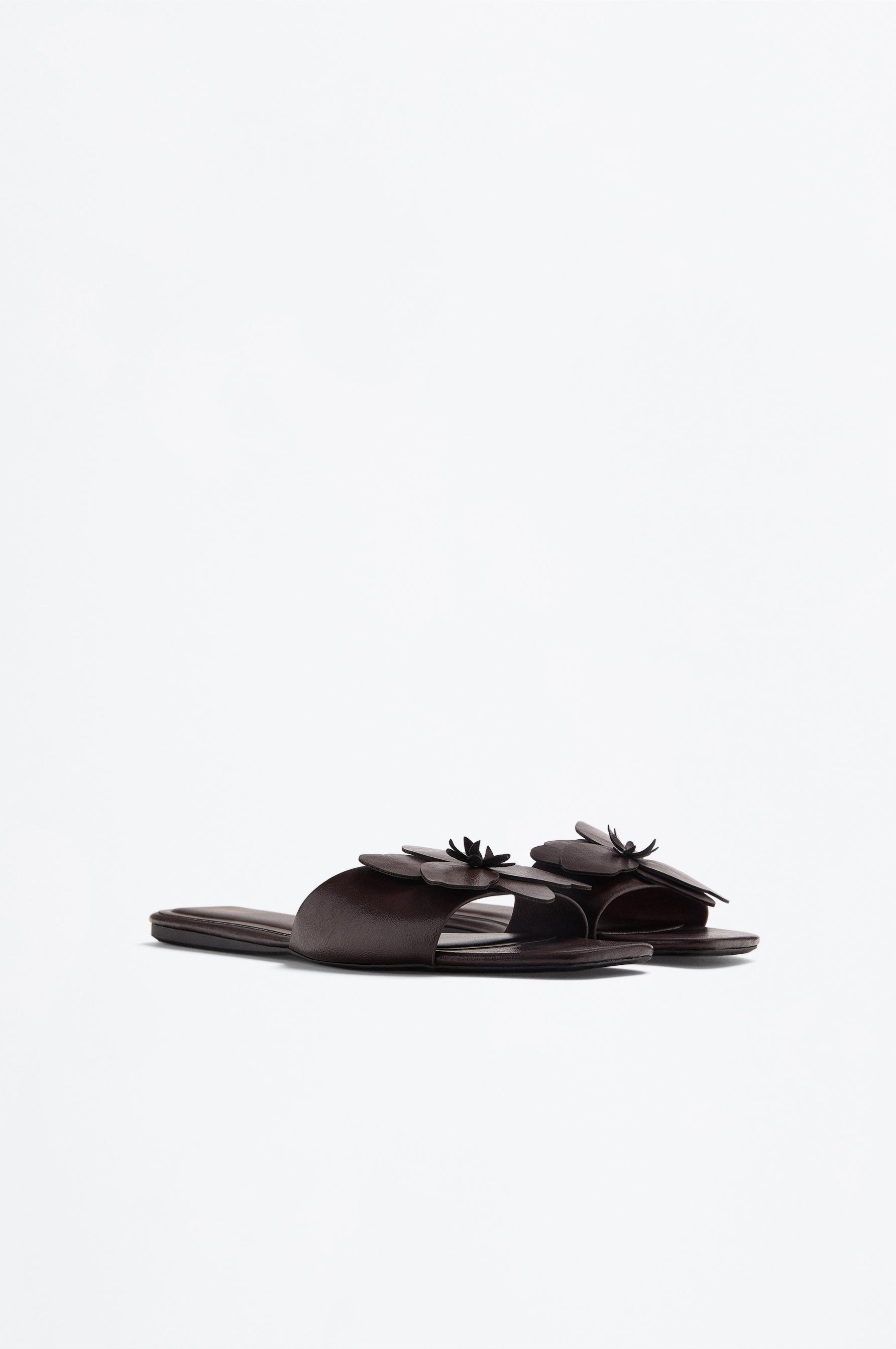 Flat slider sandals with flower detail — BROWN