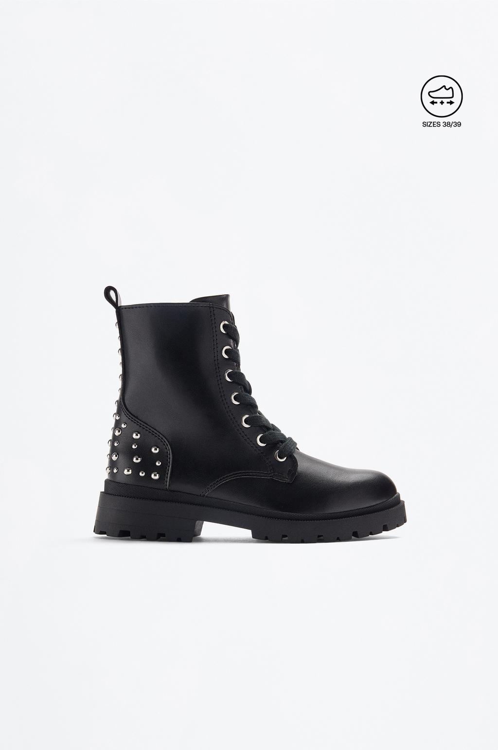 Stivaletto con borchie