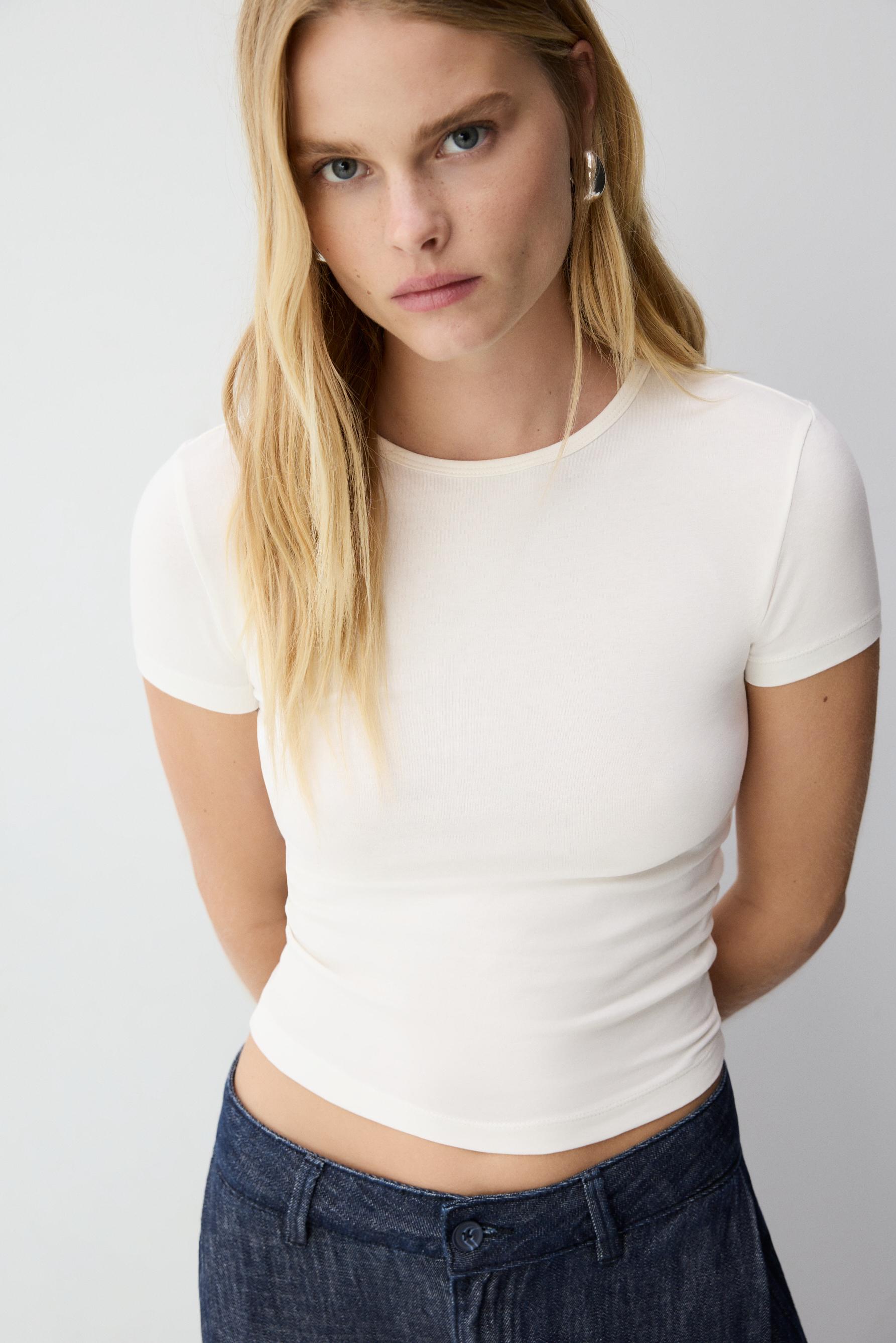Camiseta cropped cuello redondo