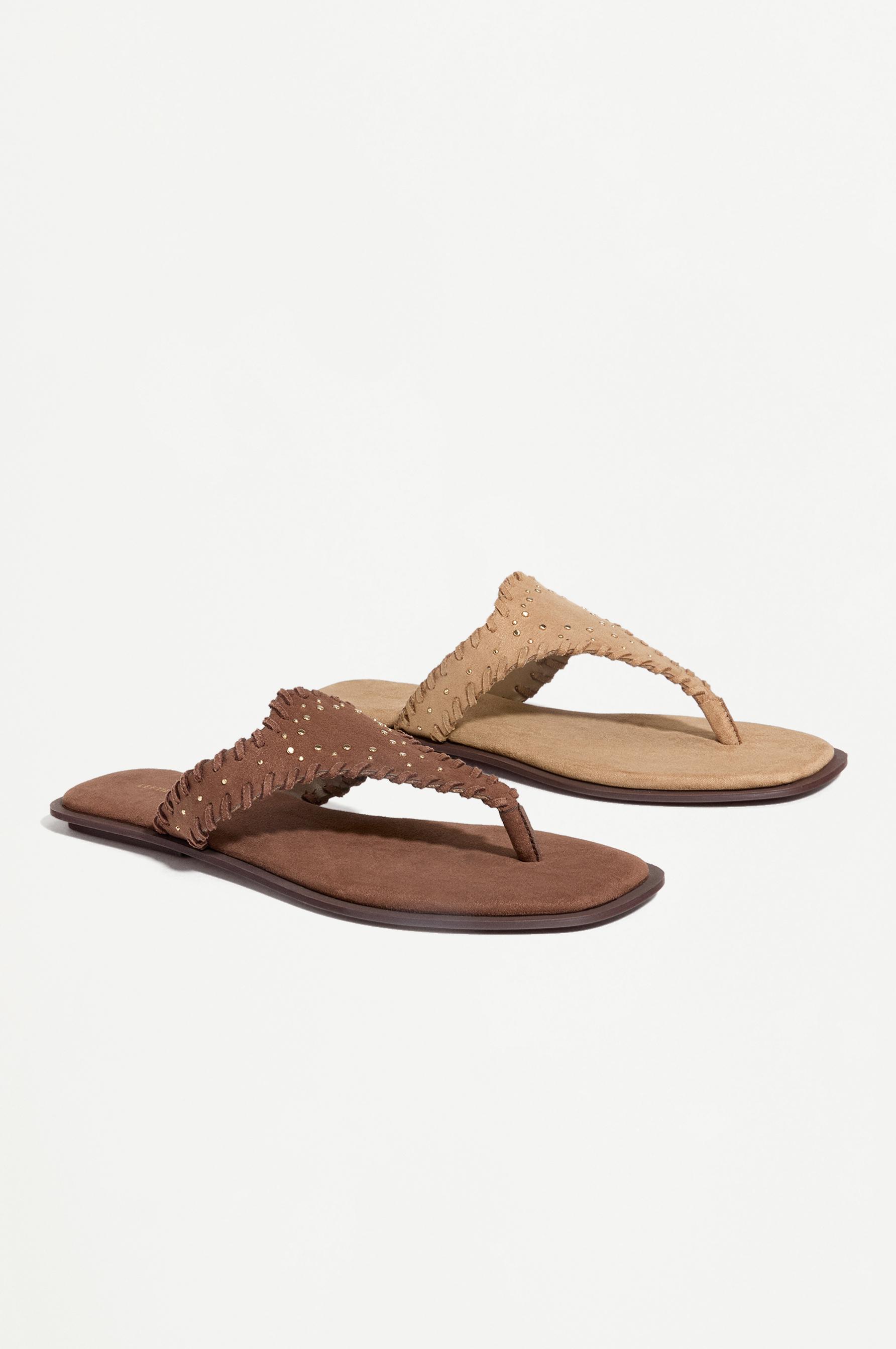 Flat studded sandals — BROWN