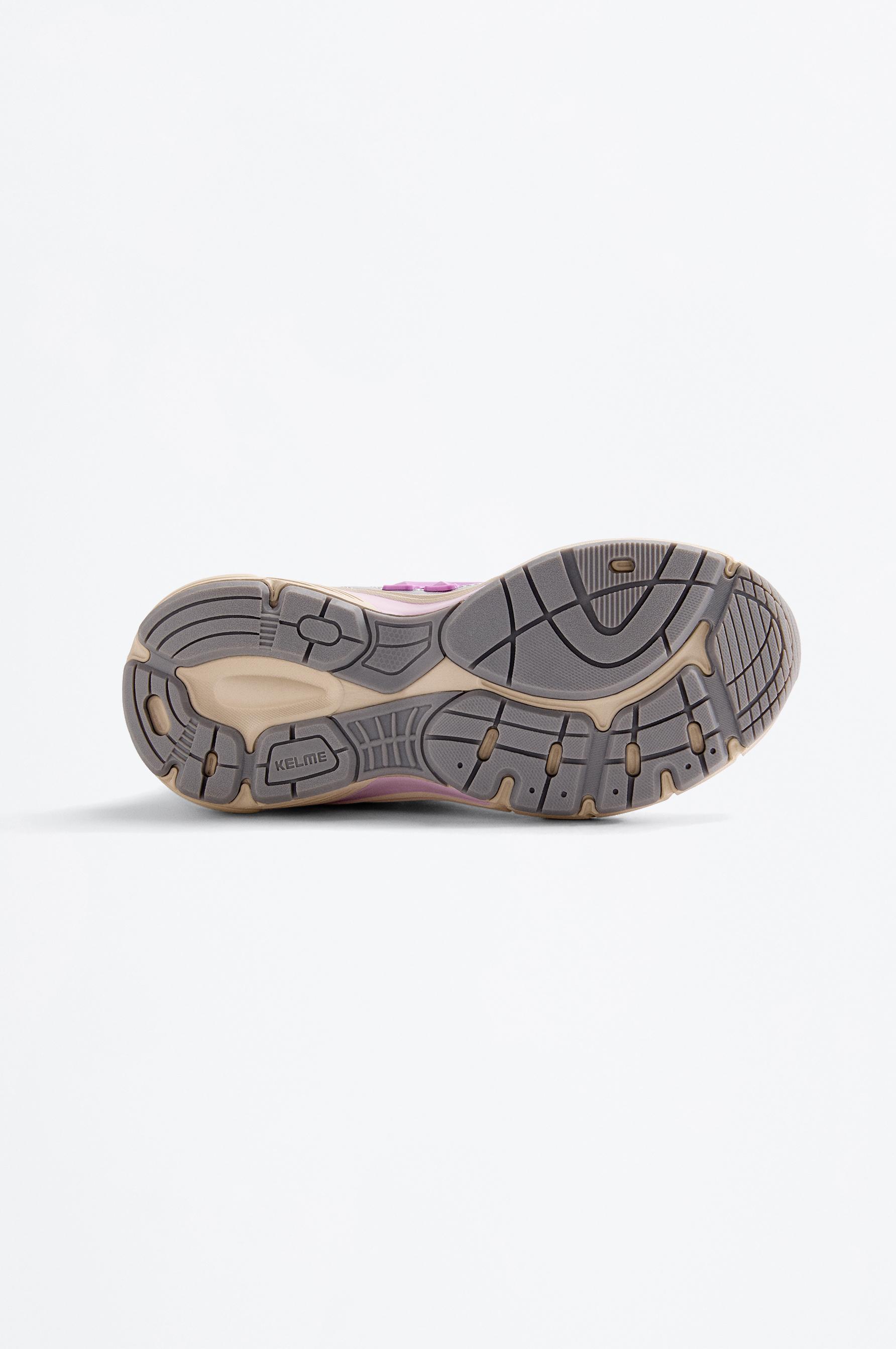 Kelme multi-piece sports shoe — SILVER