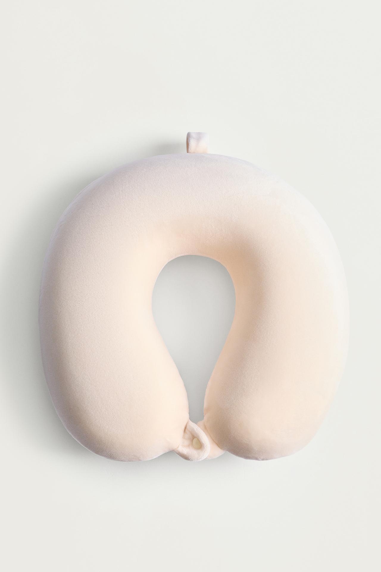 Travel cushion — ECRU