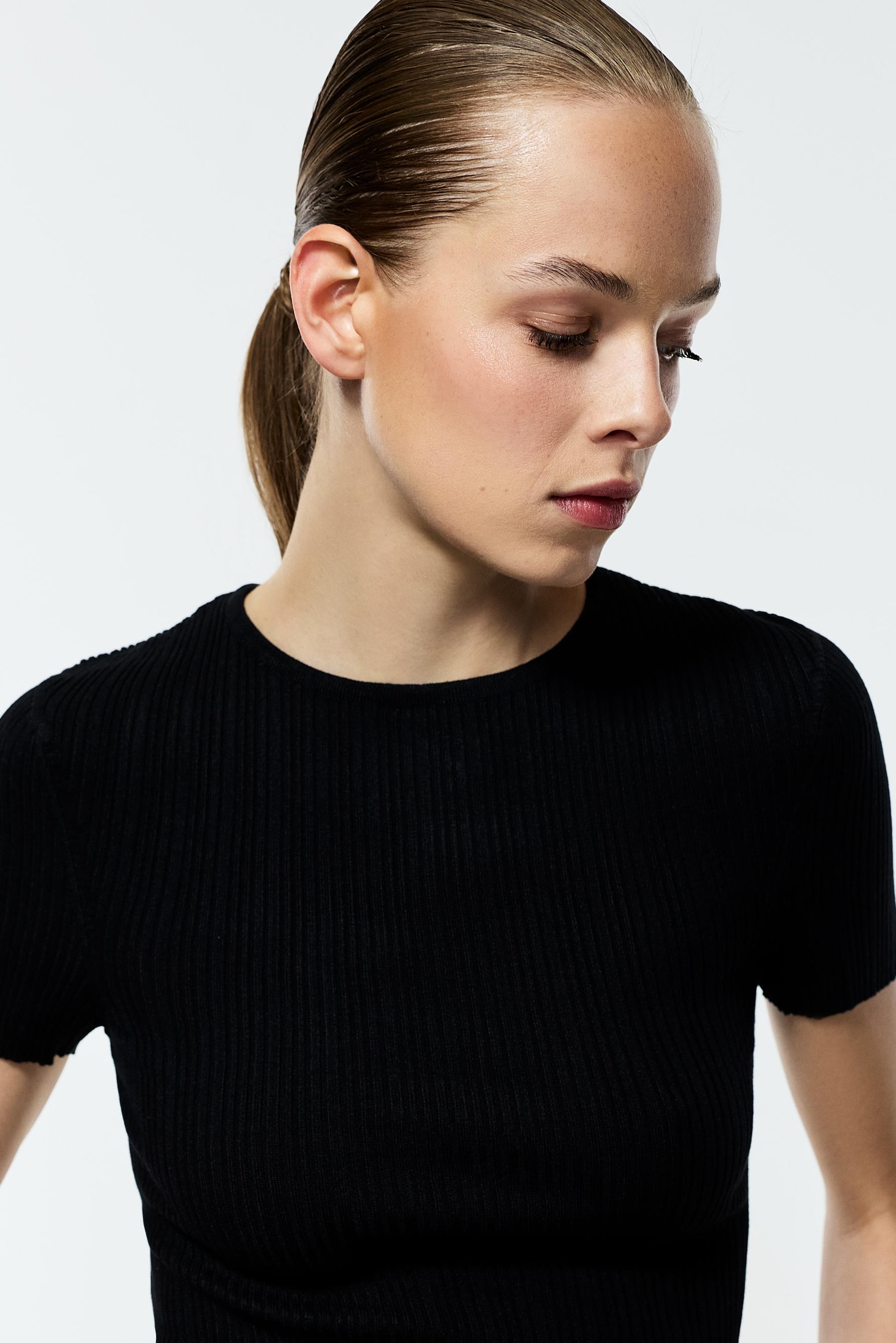 Basic ribbed knit top — BLACK