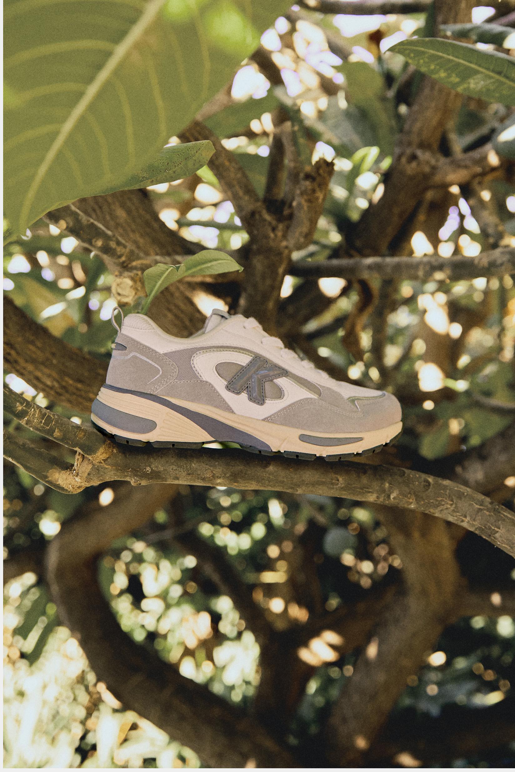 Kelme sports shoe — WHITE