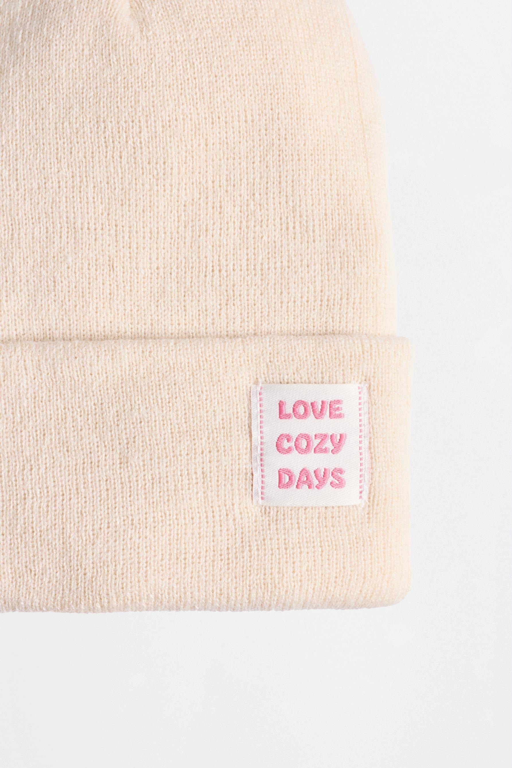 Knit beanie with label — ECRU