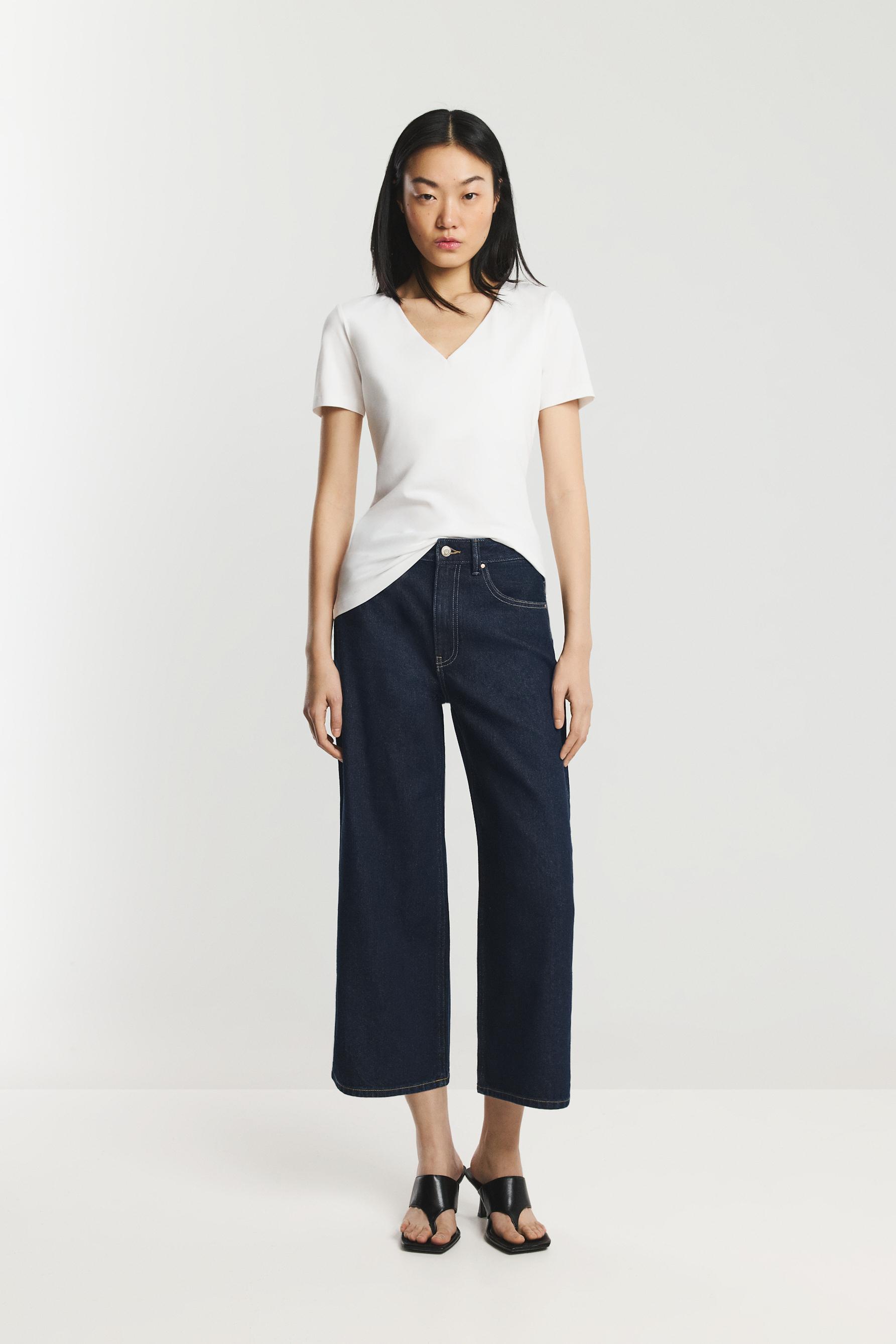 V-neck T-shirt — WHITE