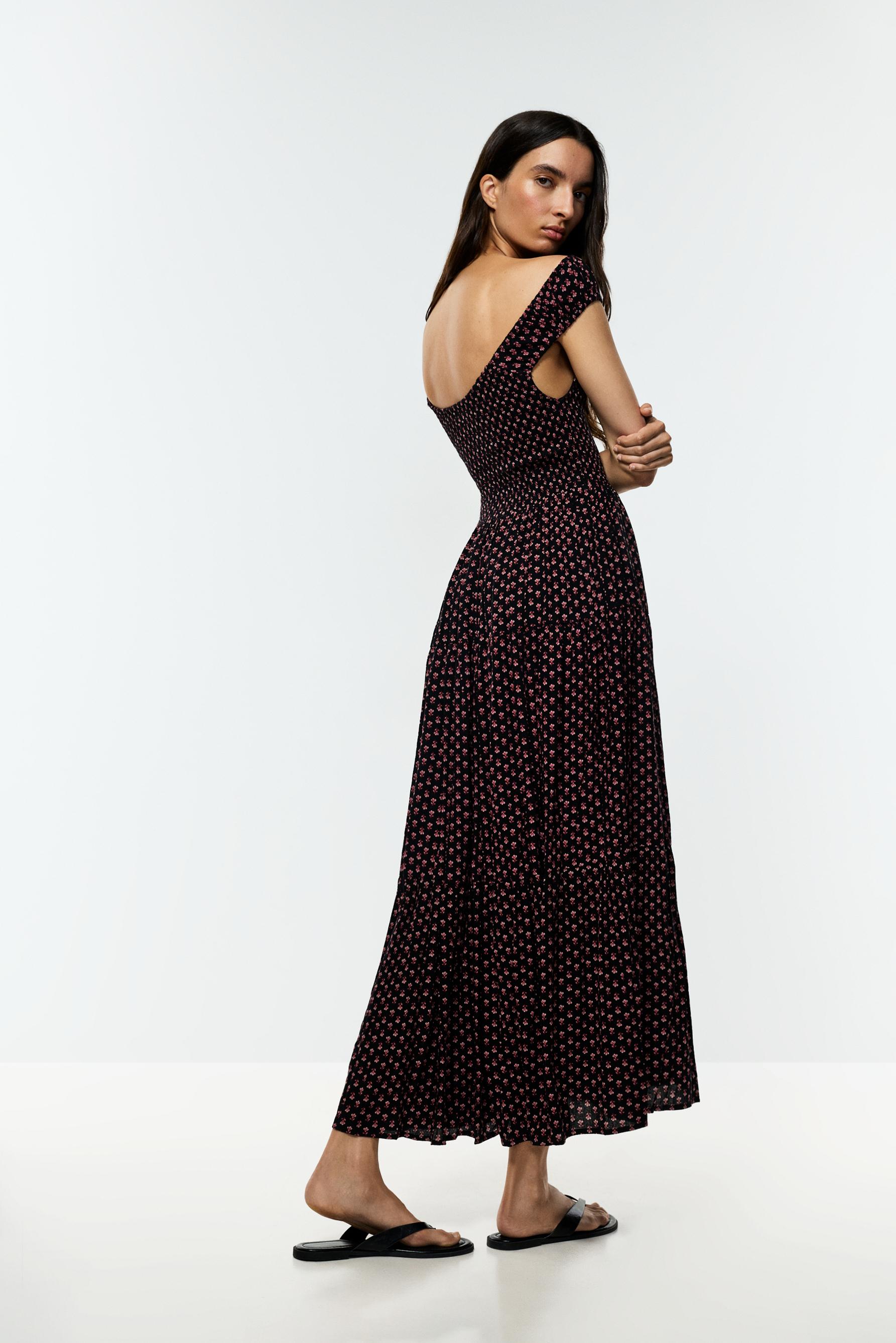 Smocked midi dress — RED/BLACK