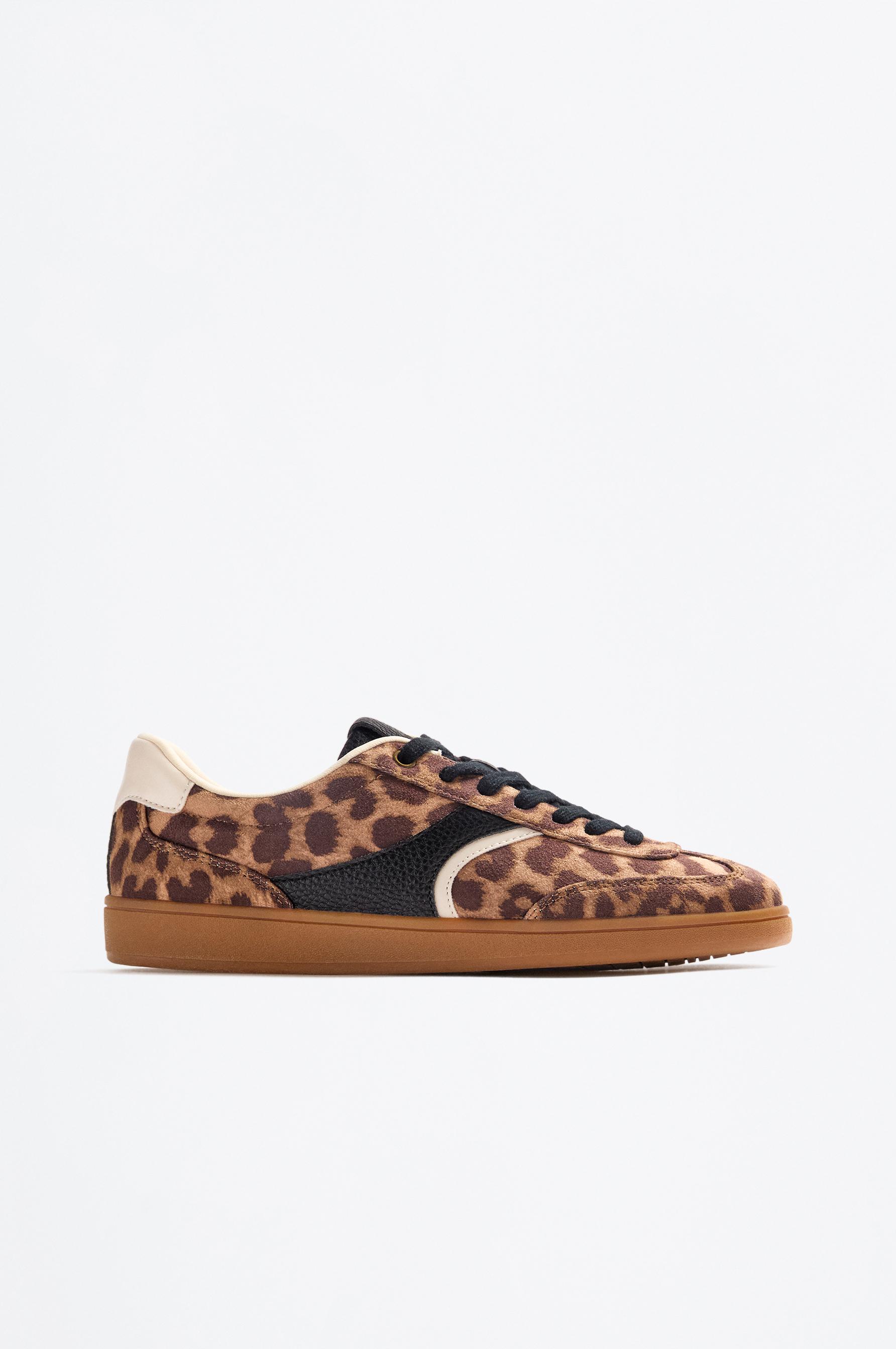 Zapatilla básica animal print
